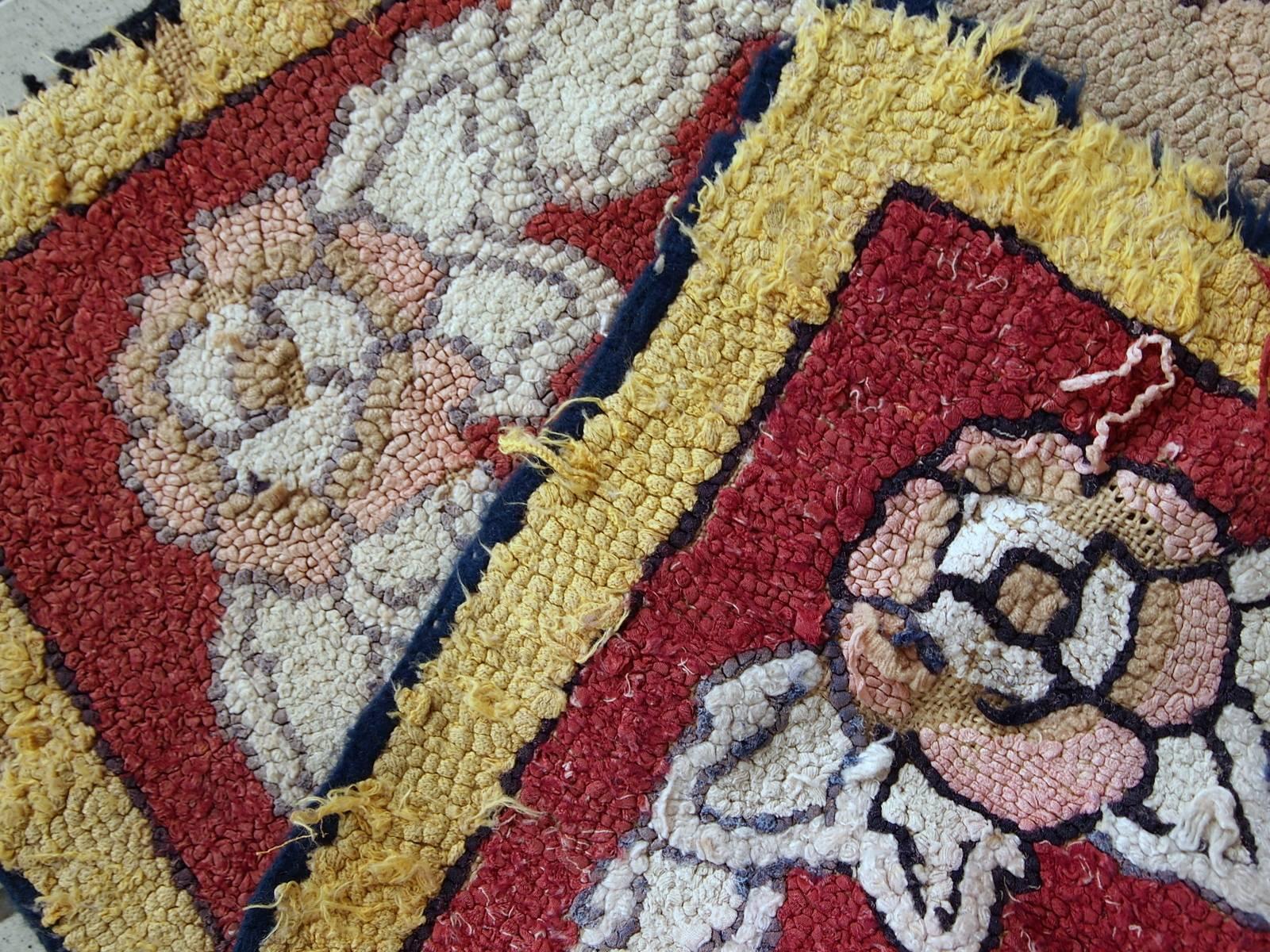 Handmade Antique American Hooked Rug, 1930s, 1C458 For Sale 2