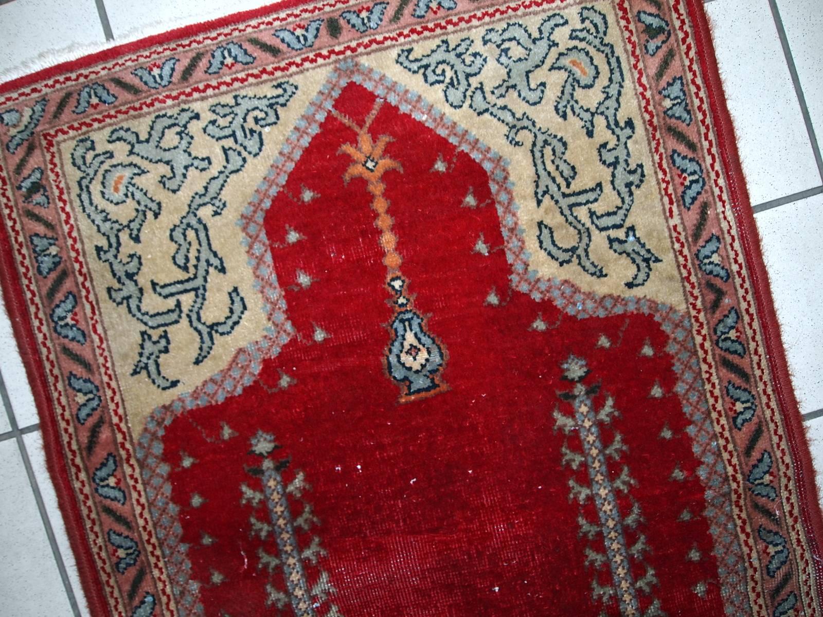 Handmade Antique Turkish Konya Rug, 1920s, 1C500 In Fair Condition For Sale In Bordeaux, FR