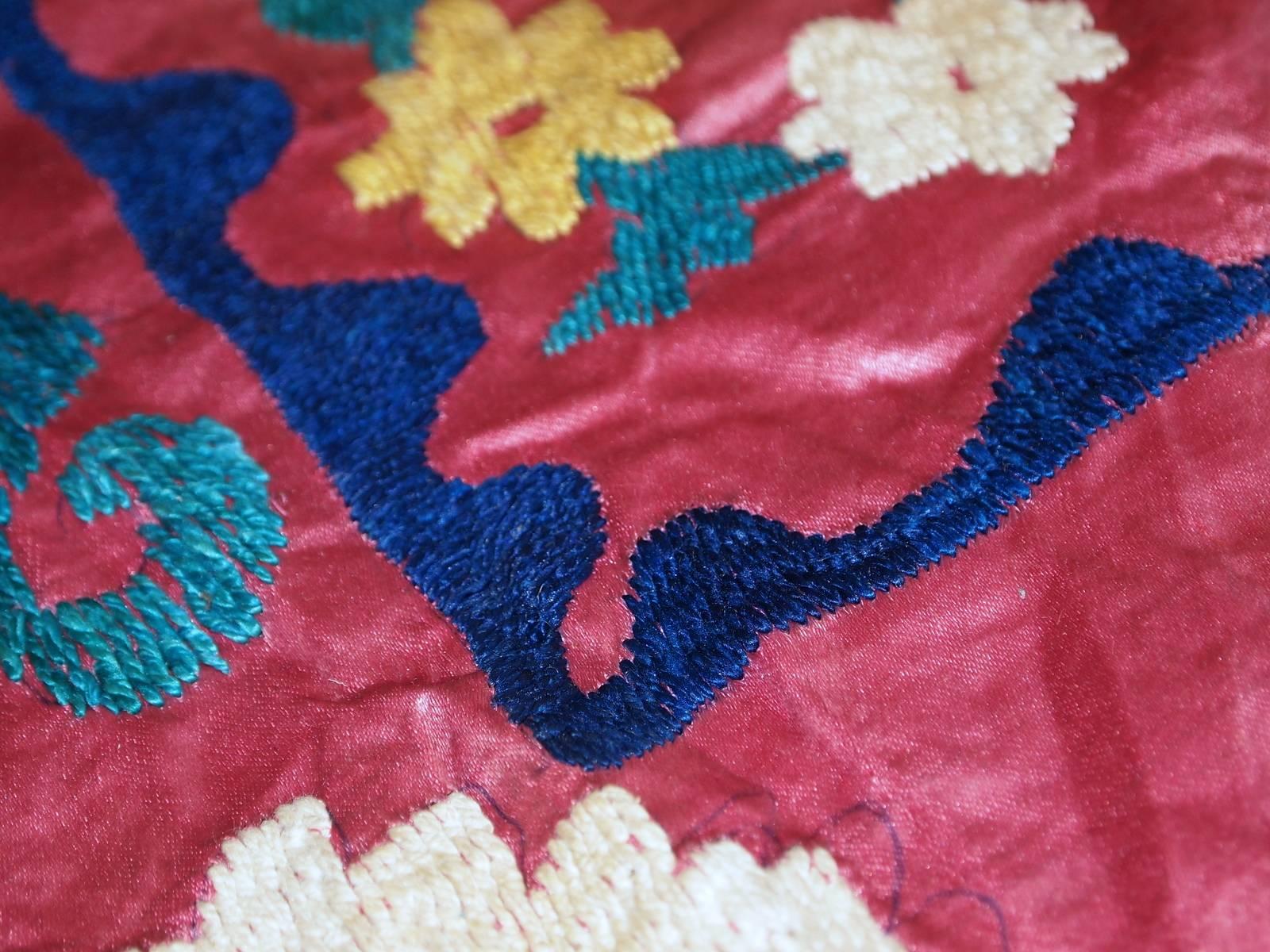 Handmade Vintage Uzbek Suzani Embroidery, 1960s 4