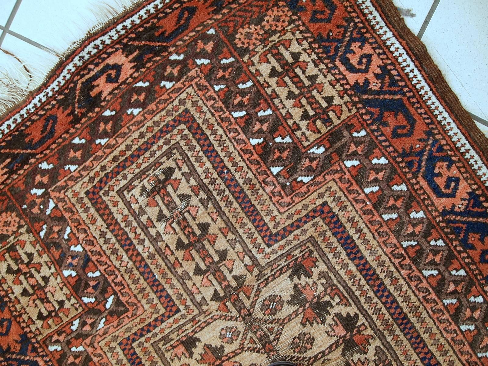 Handmade Antique Afghan Baluch Prayer Rug, 1900s, 1C529 In Fair Condition In Bordeaux, FR