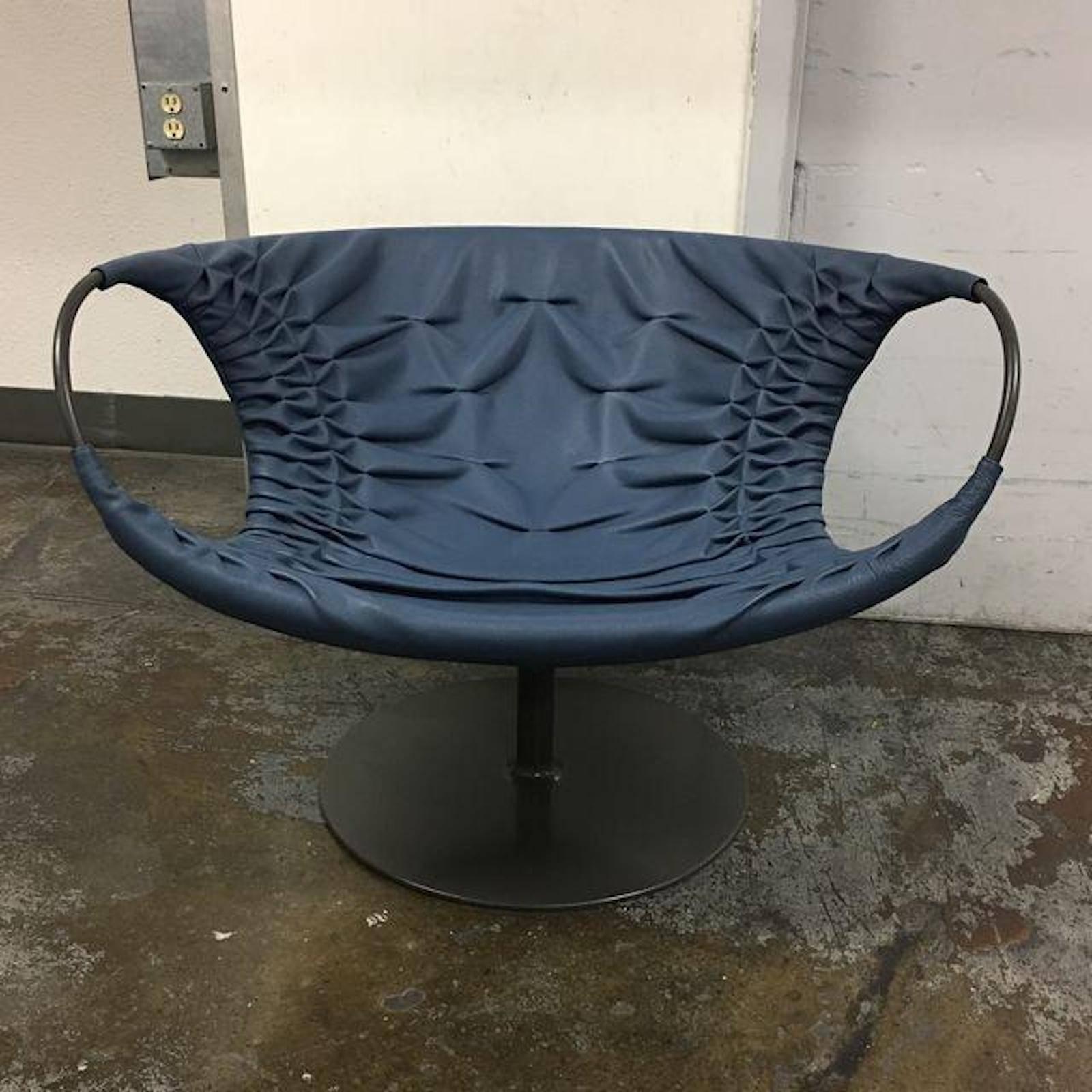Design Plus Gallery has a Smock Leather swivel chair designed by Patricia Urquiola for Moroso. The frame which includes the round base plate has been rendered in metal which has been powder coated in a deep gray color. The seat and back are
