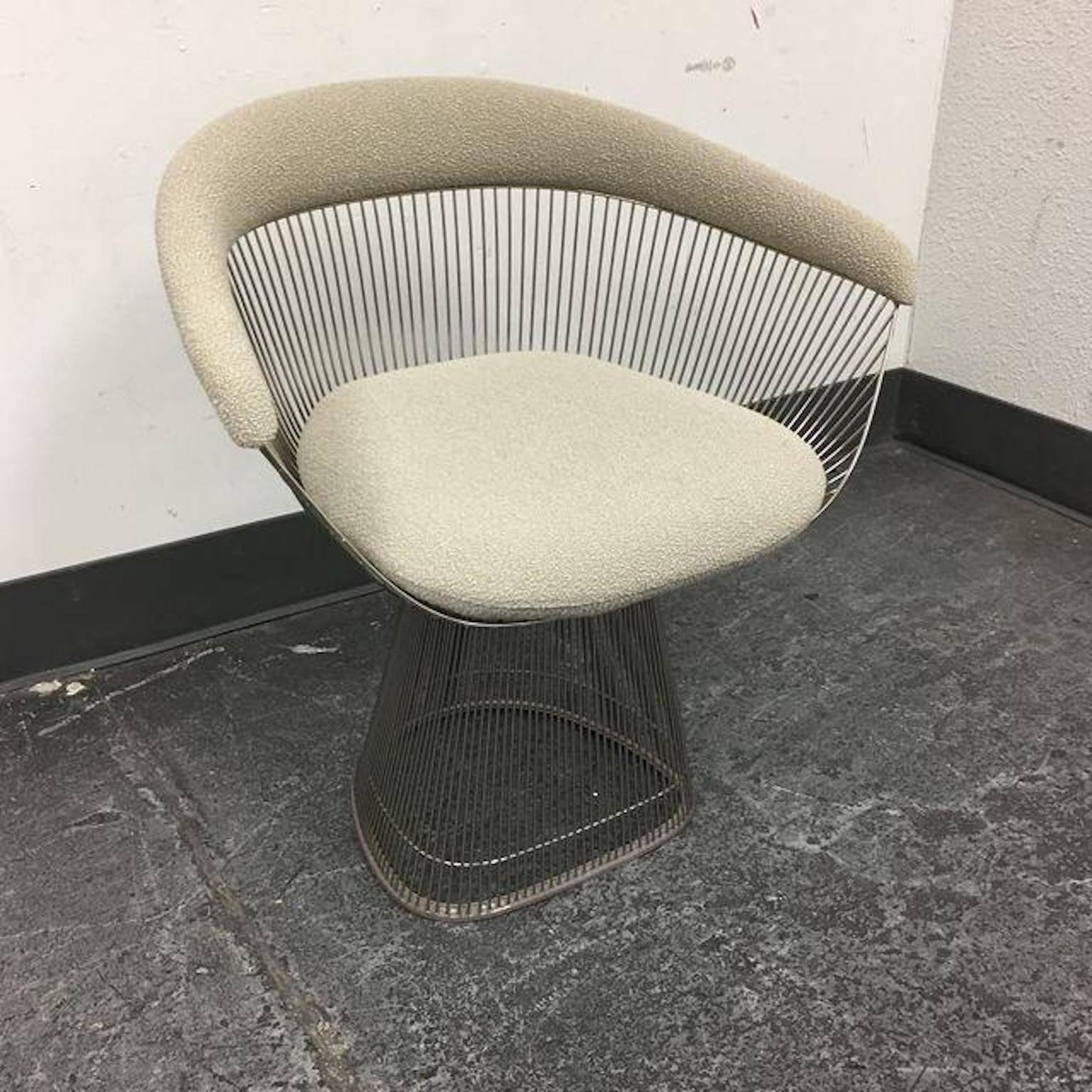 Design Plus Gallery has a Knoll Platner armchair. Designed by Warren Platner in 1966. The chair is comprised of wires which have been welded together in an almost cage design. The steel wires have a nickel finish on them which gives them a smooth