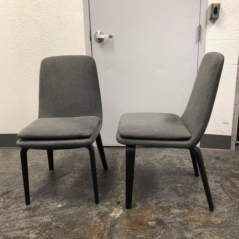 Rodolfo Dordoni for Minotti Pair of York Side/Dining Chairs In Good Condition For Sale In San Francisco, CA