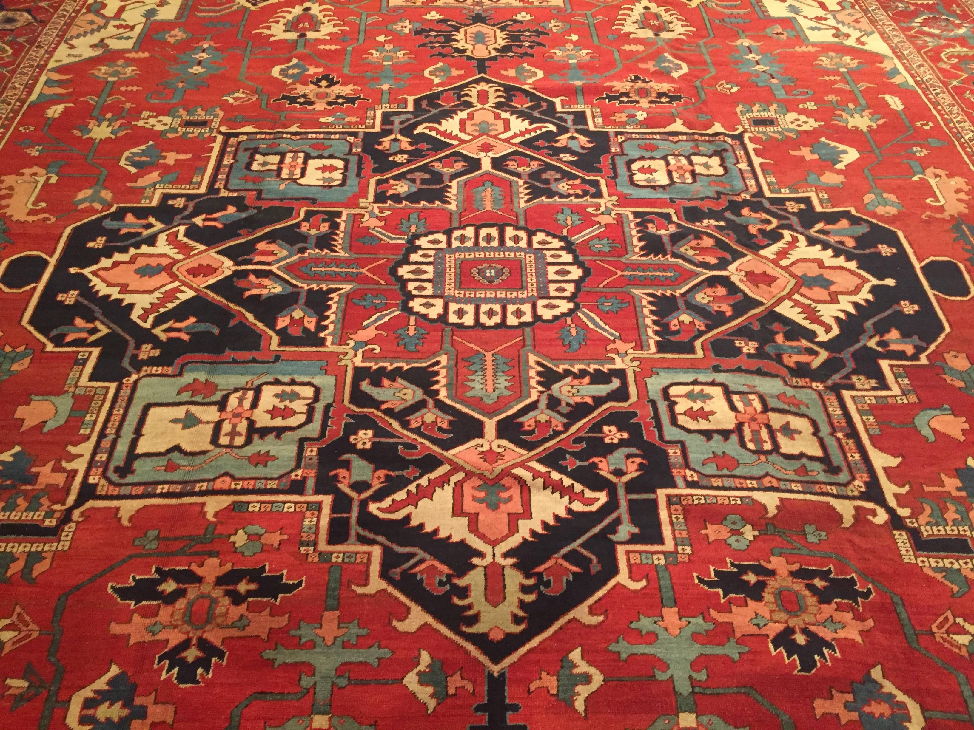 Late 19th Century Antique Persian Serapi Rug For Sale 2