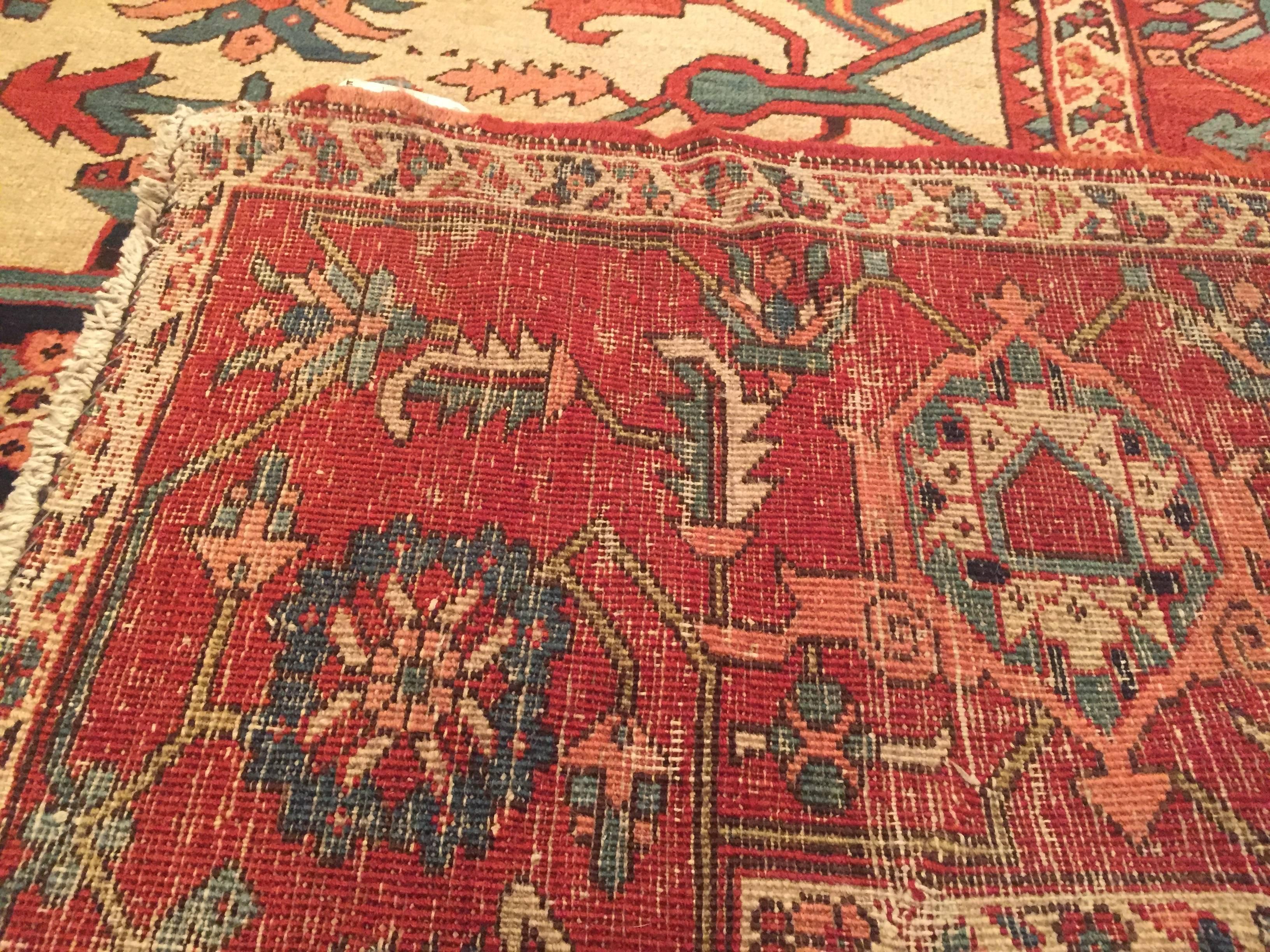 Late 19th Century Antique Persian Serapi Rug For Sale 4