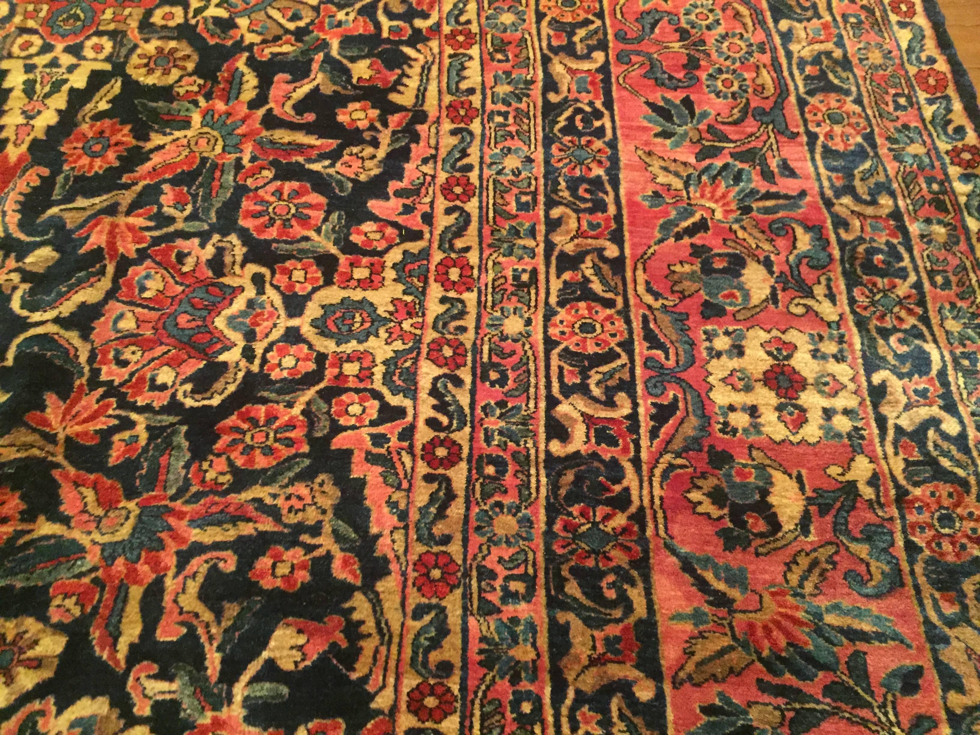 Early 20th Century Antique Persian Sarouk Rug In Good Condition For Sale In Louisville, KY