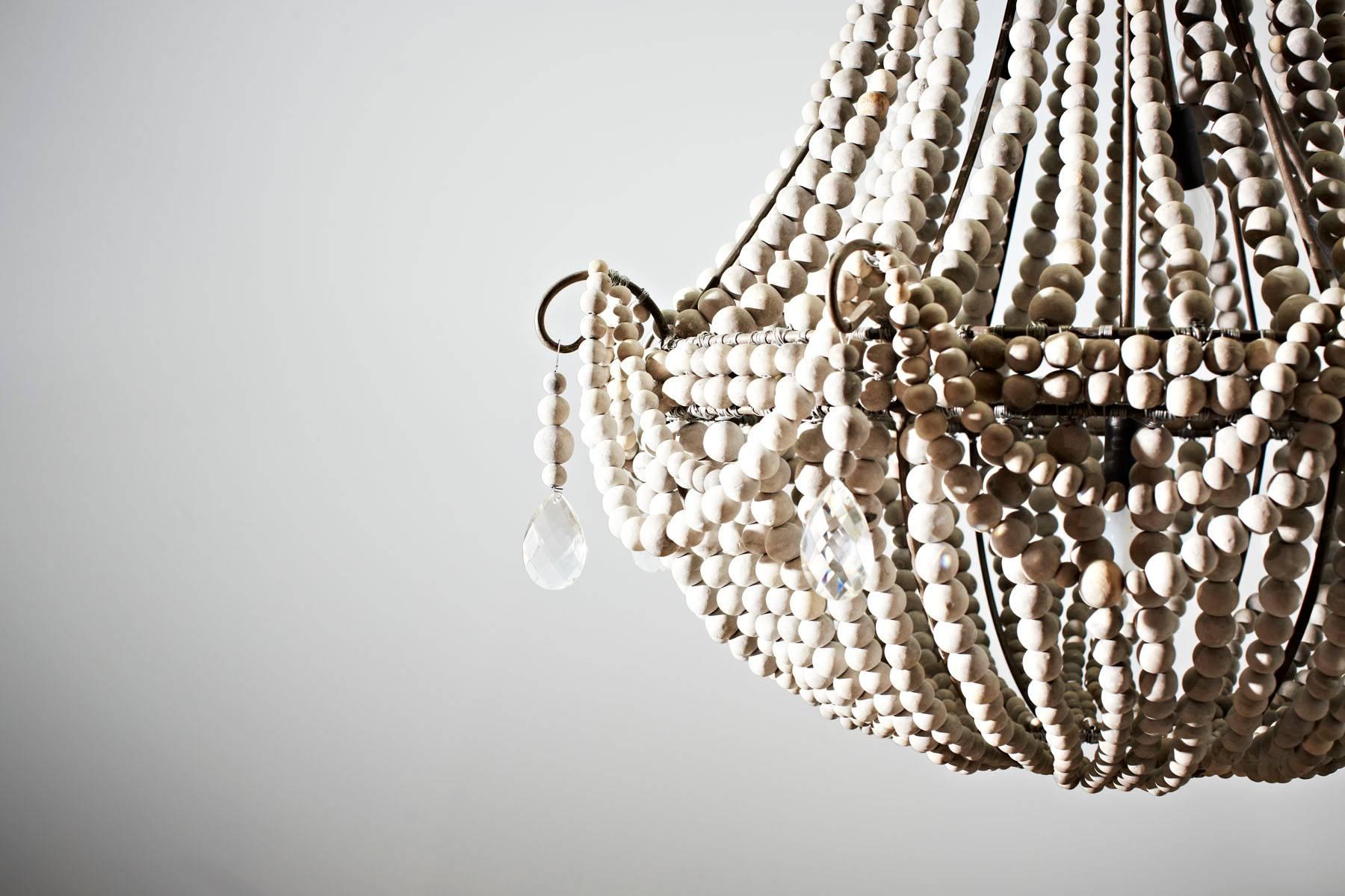 Langer, großer, grauer, handgefertigter klaylife-Kronleuchter aus Ton mit Perlen, 21. Jahrhundert (Perlenbesetzt) im Angebot
