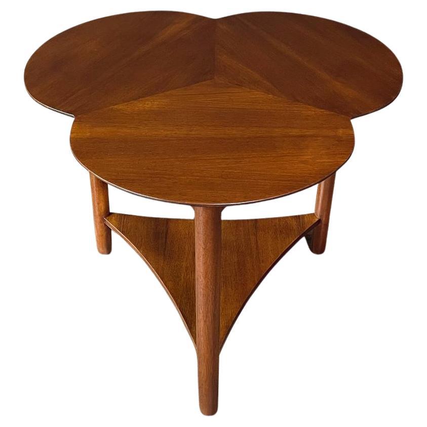 Newly Refinished - Mid-Century Modern Clover Leaf Side Table w/ Magazine Shelf For Sale