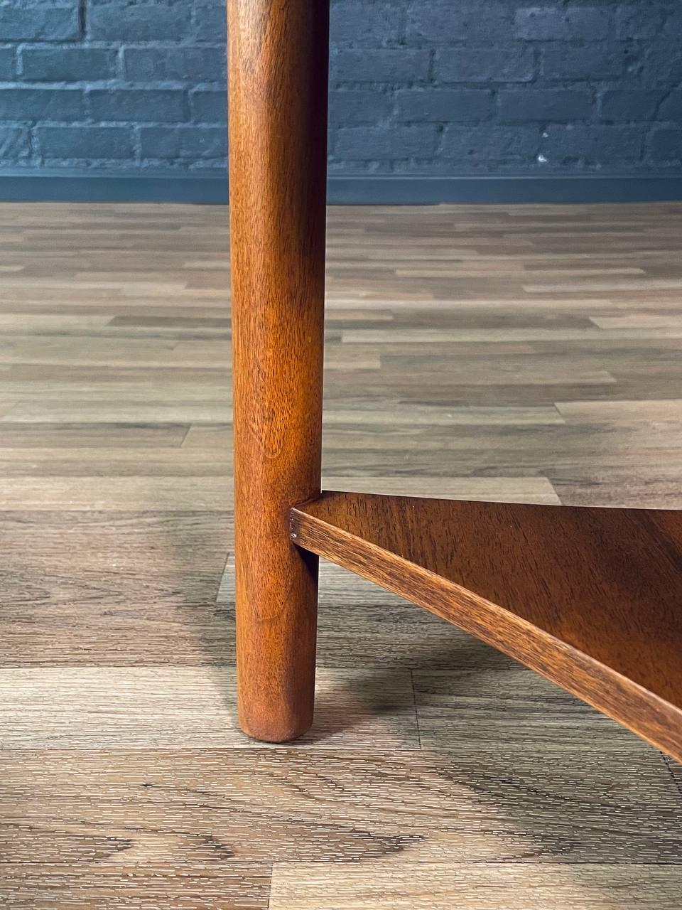 Newly Refinished - Mid-Century Modern Clover Leaf Side Table w/ Magazine Shelf For Sale 3