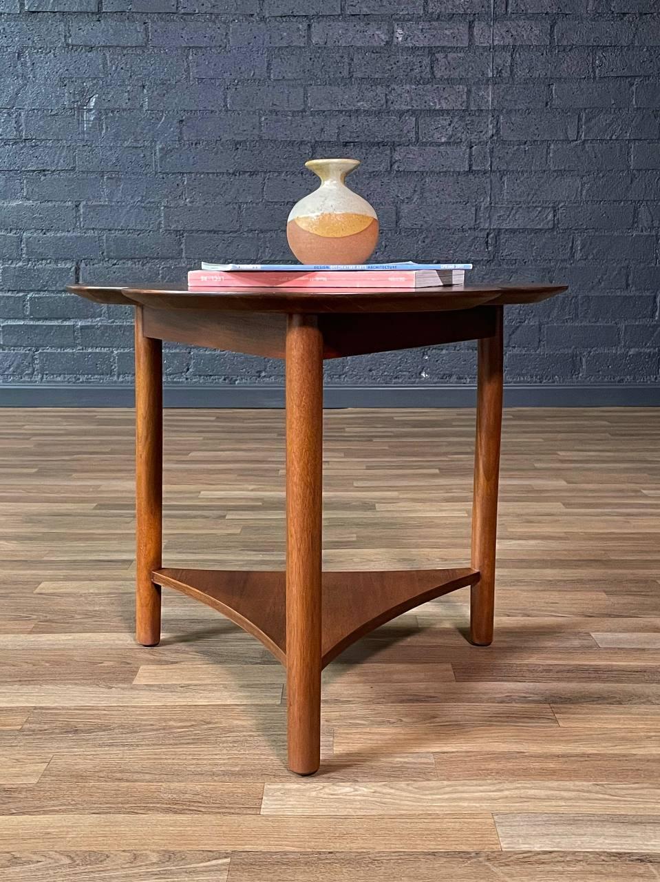 Macedonian Newly Refinished - Mid-Century Modern Clover Leaf Side Table w/ Magazine Shelf For Sale