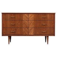 Restaurada recientemente: cómoda de nogal de estilo «mid-century modern» con 6 cajones y tiradores de latón