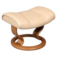 Pouf « Stressless » en cuir beige, style moderne scandinave, par Ekornes