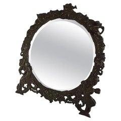 Antique miroir de coiffeuse ou miroir mural victorien en métal avec détails en forme de chérubin