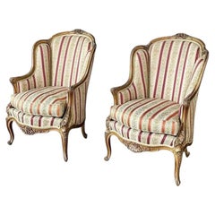 Paire de fauteuils Bergère en bois doré de style Louis XV