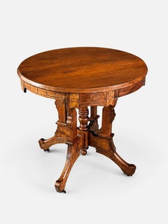 Mesa de centro redonda de estilo Eastlake victoriano, de nogal y madera de nodo, con ruedas de porcelana