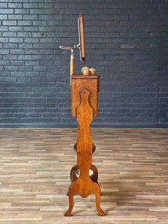 Porta barba per gentiluomini in stile Art Nouveau dei primi del '900, con specchio inclinabile