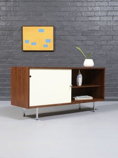 Recién Acabada - Credenza Moderna de Mitad de Siglo Lacada en Dos Tonos y Nogal