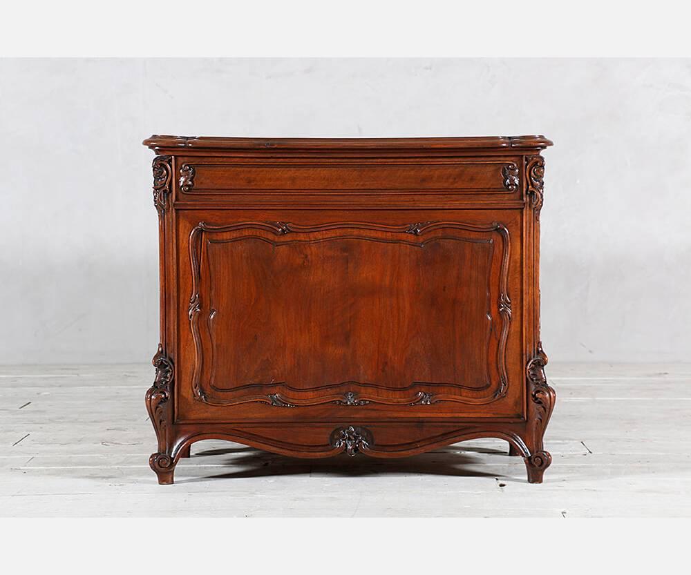 French Louis XV-Style Executive Desk In Excellent Condition In Los Angeles, CA