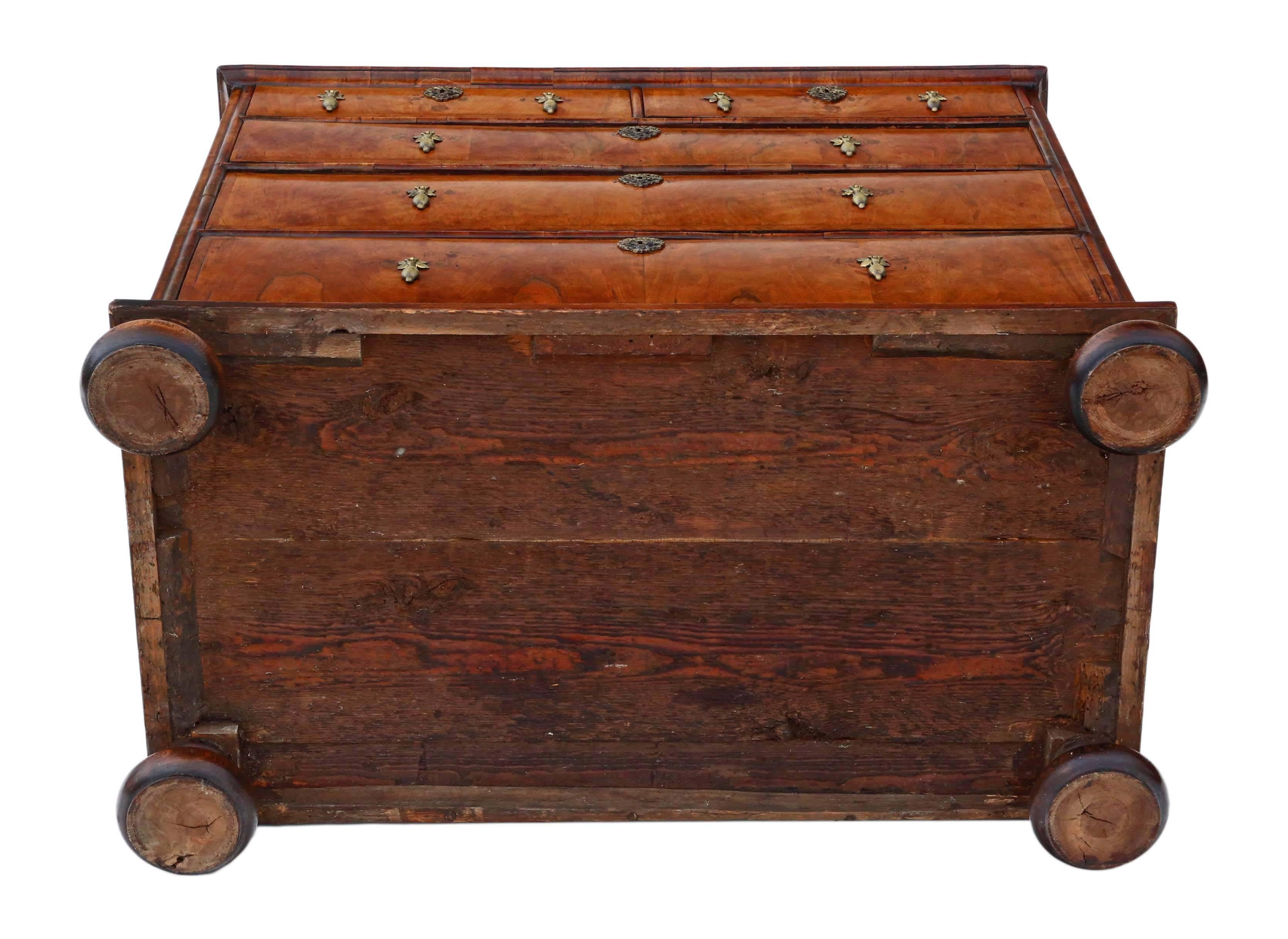 Antique Quality William & Mary circa 1690-1700 Walnut Chest Of Drawers For Sale 4