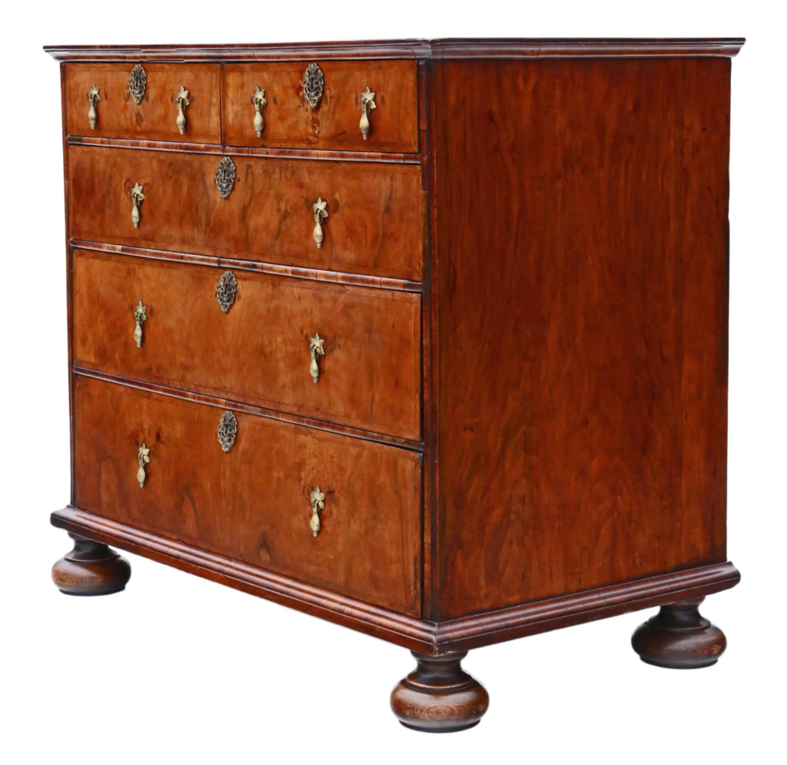 Antique Quality William & Mary circa 1690-1700 Walnut Chest Of Drawers In Good Condition For Sale In Wisbech, Walton Wisbech