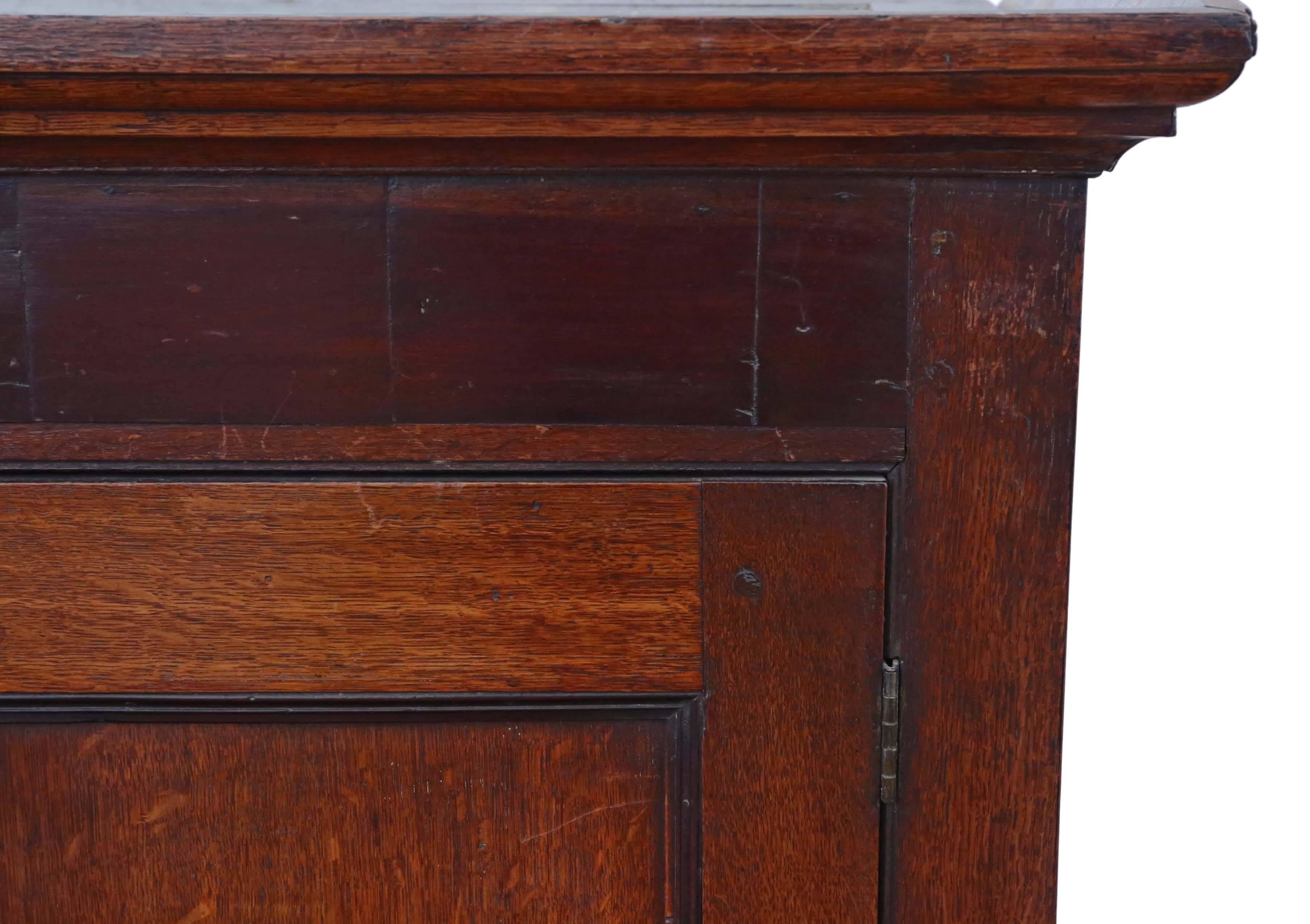 Antique Georgian, circa 1800 oak wardrobe hall coat cupboard on chest.

This is a lovely rare quality piece, that is full of age, charm and character. 21 internal coat hanging pegs (three others missing).

Solid and heavy, with no loose joints.