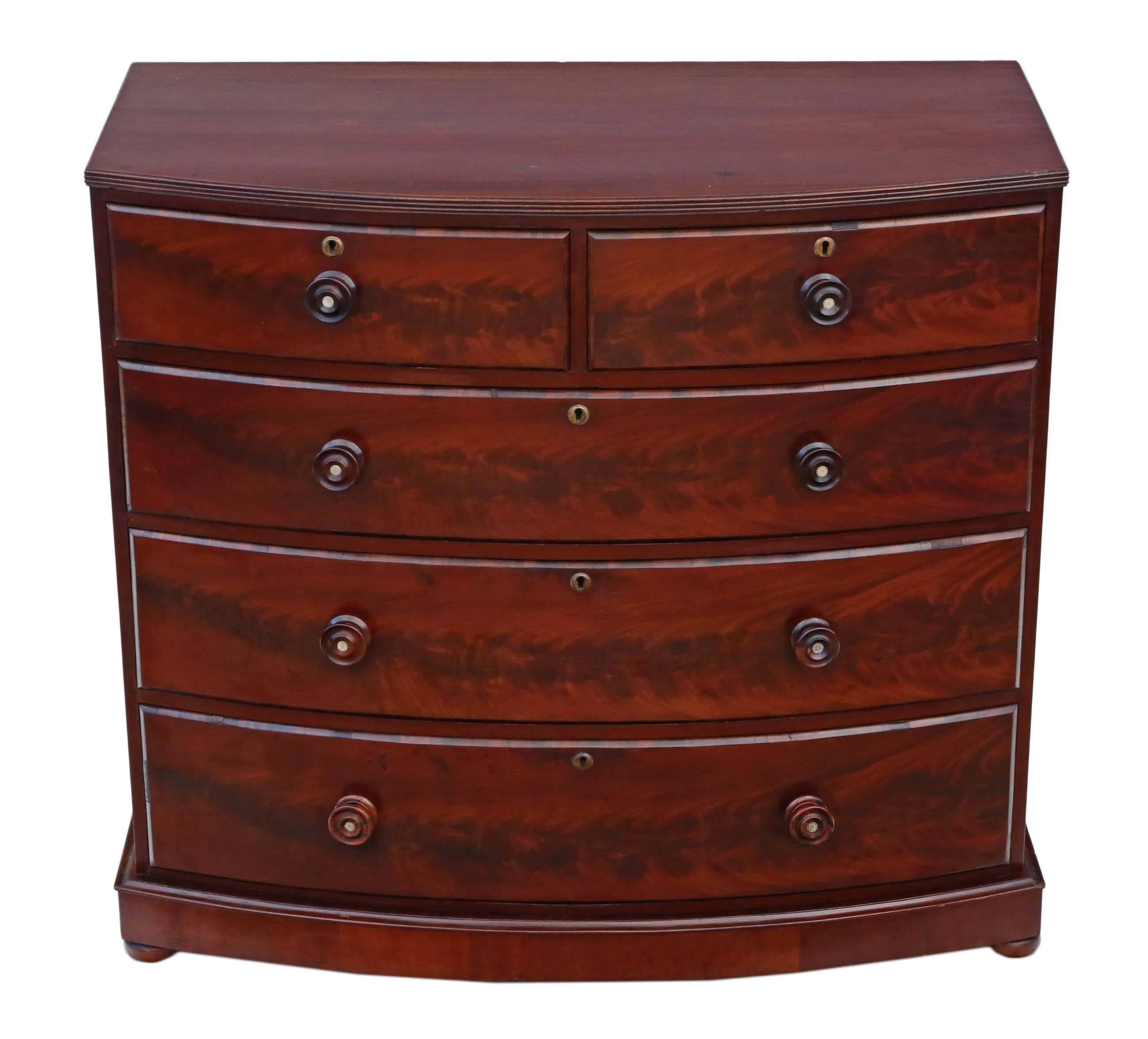 Antique large Victorian flame mahogany bow front chest of drawers.

No loose joints and the oak lined drawers slide freely. A nice quality piece, with clean, simple styling.

No woodworm.

Overall maximum dimensions: 118cm W x 56cm D x 105cm