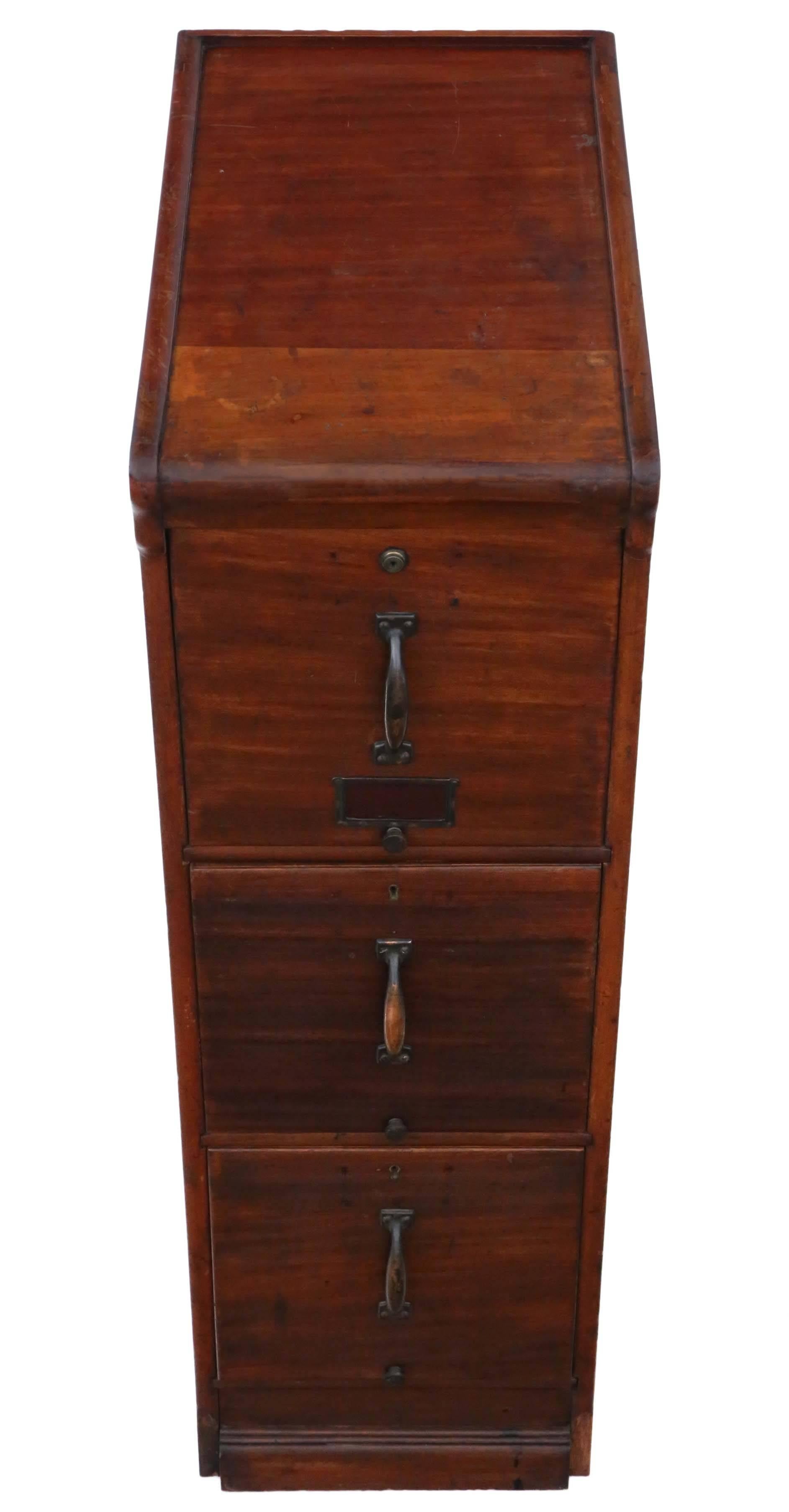 Antique mahogany Globe Wernicke mahogany filing cabinet, circa 1920.

This is a lovely rare quality piece, that is full of age, charm and character.

Solid with no loose joints and no woodworm.

All of the oak lined drawers slide