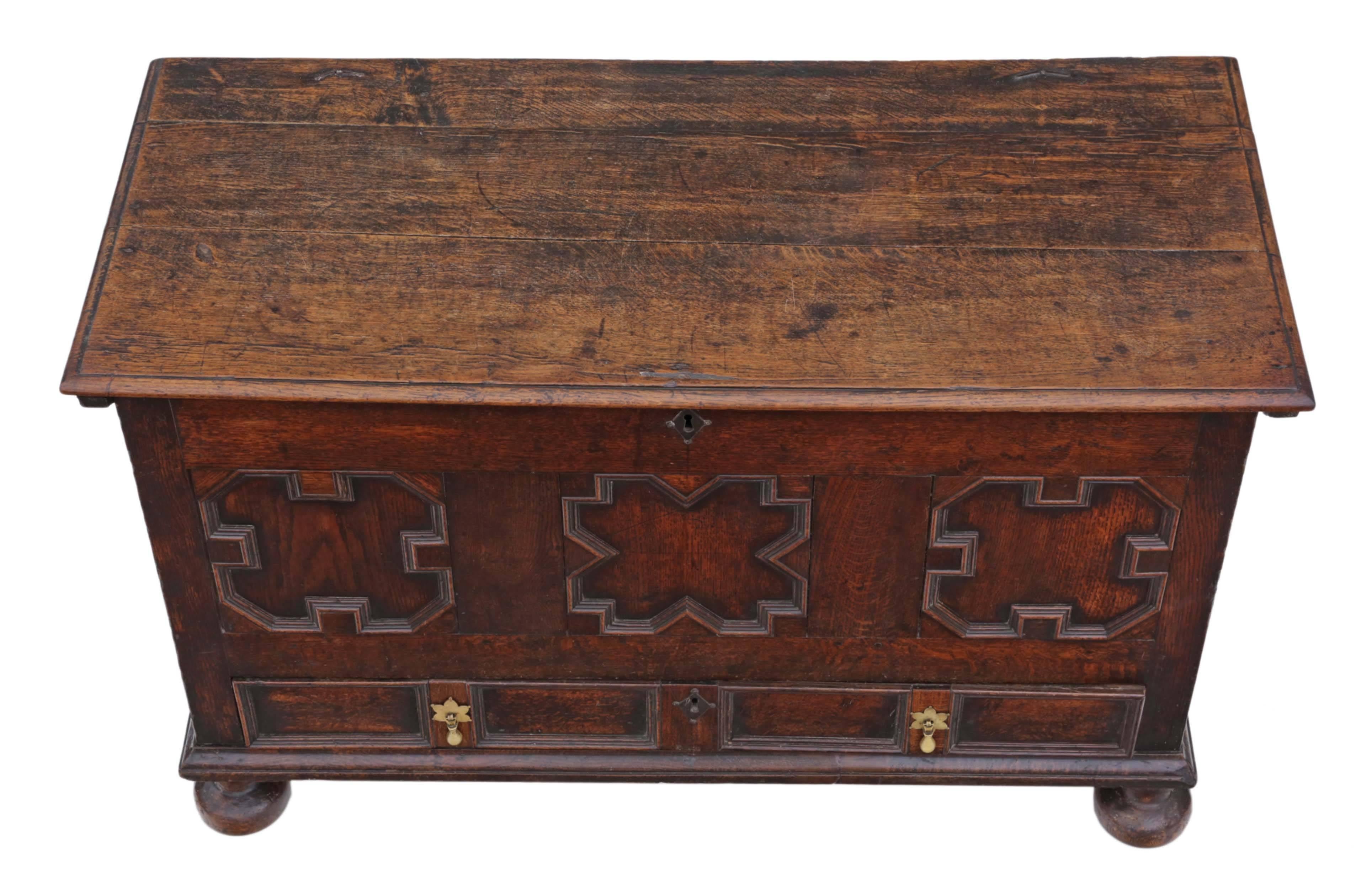 Antique 18th century Georgian oak coffer or mule chest.

Solid and strong, with no loose joints. Full of age, character and charm.

Would look great in the right location! The drawer slides freely.

Overall maximum dimensions: 132cm W x 60cm D
