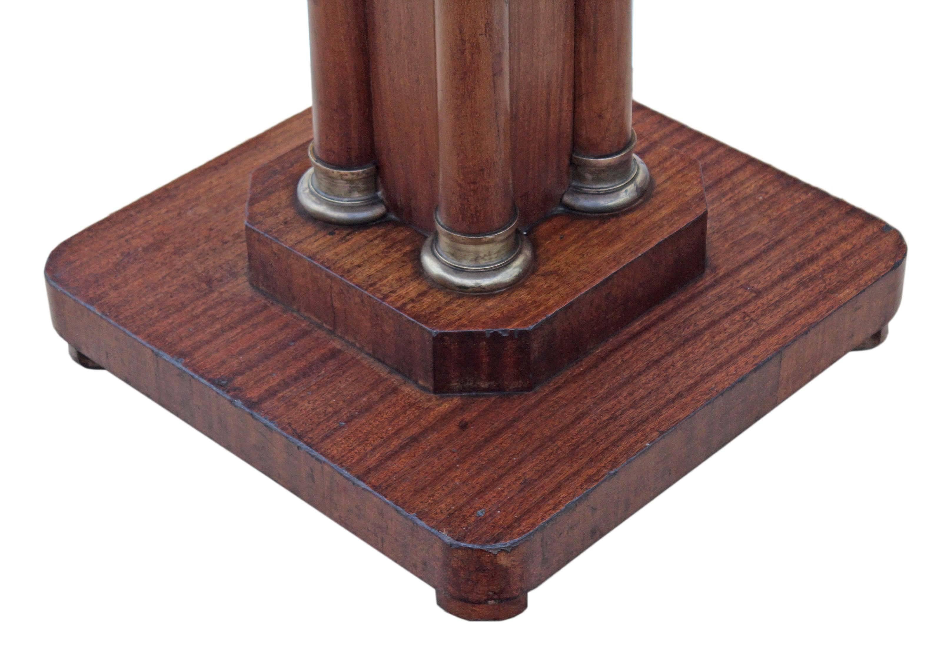 Quality Art Deco circa 1920 mahogany centre, window, side, lamp or supper table

This is a quality table, that is full of age, charm and character.

Rare and attractive.

Magnificent pedestal base with four ormolu brass mounts at the bottom of