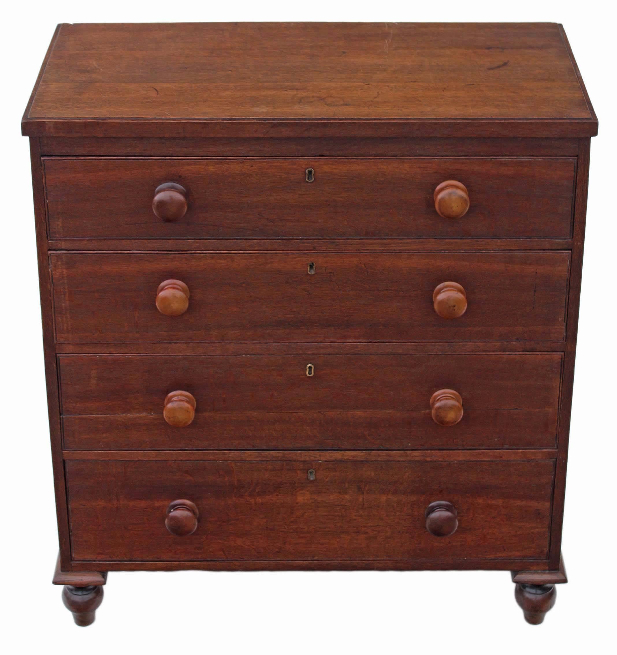 Antique early Victorian 19th century oak chest of drawers.

This is a lovely chest, that is full of age, charm and character.

Fantastic mellow oak color, with what appears to be the original handles and locks (no key).

The drawers slide