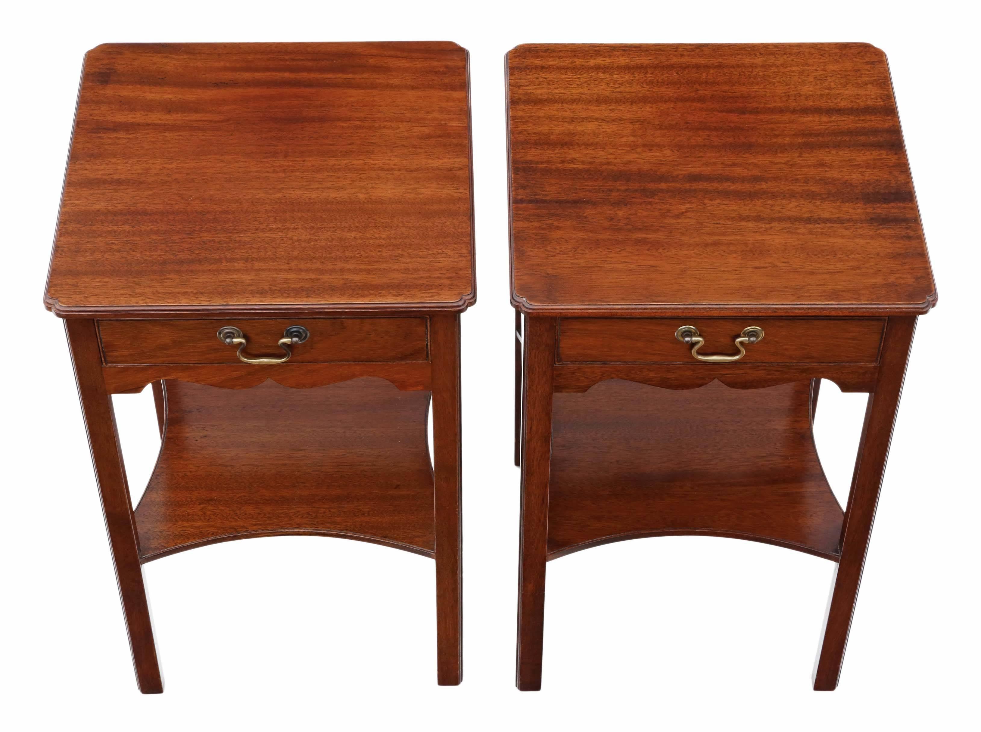 Quality pair of Georgian style mahogany bedside or lamp tables by Redman and Hales. These are very attractive reproduction/revival tables made in the late 20th century.

No loose joints. The drawers slide freely.

Would look great in the right