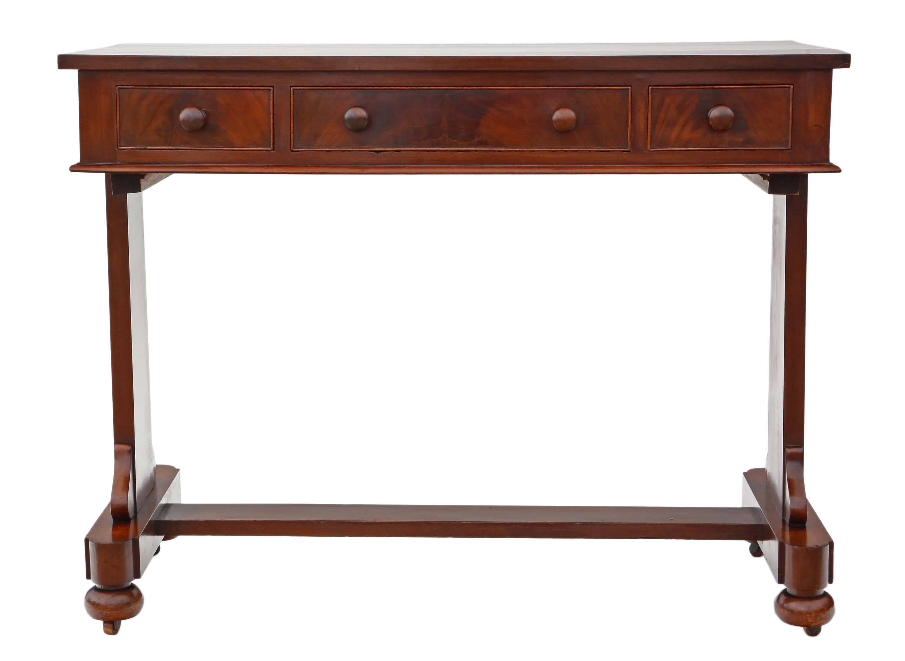 British Antique Quality Victorian circa 1860 Mahogany Desk or Writing Table For Sale