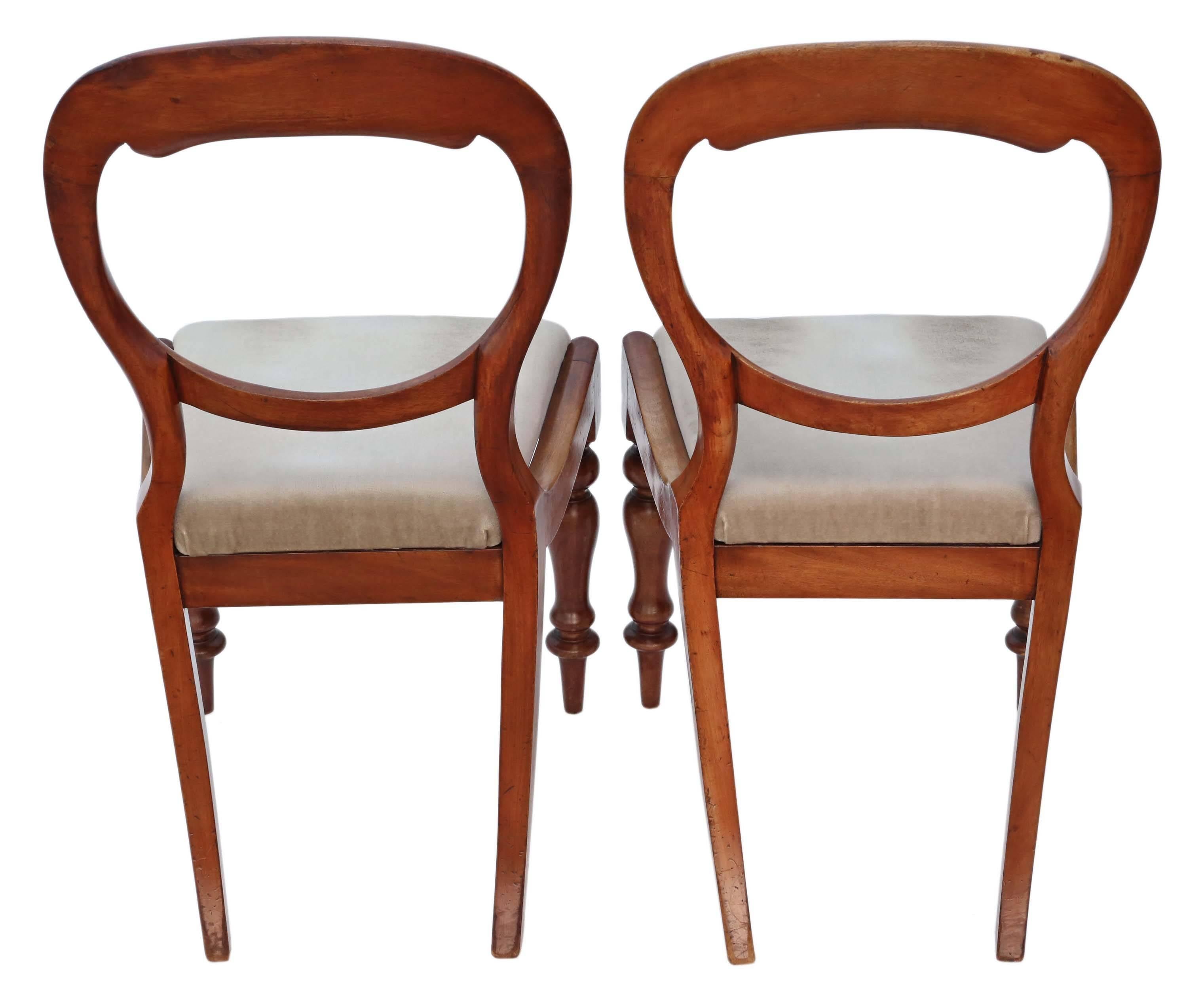 British Antique Quality Pair of Victorian circa 1880 Mahogany Balloon Back Dining Chairs For Sale
