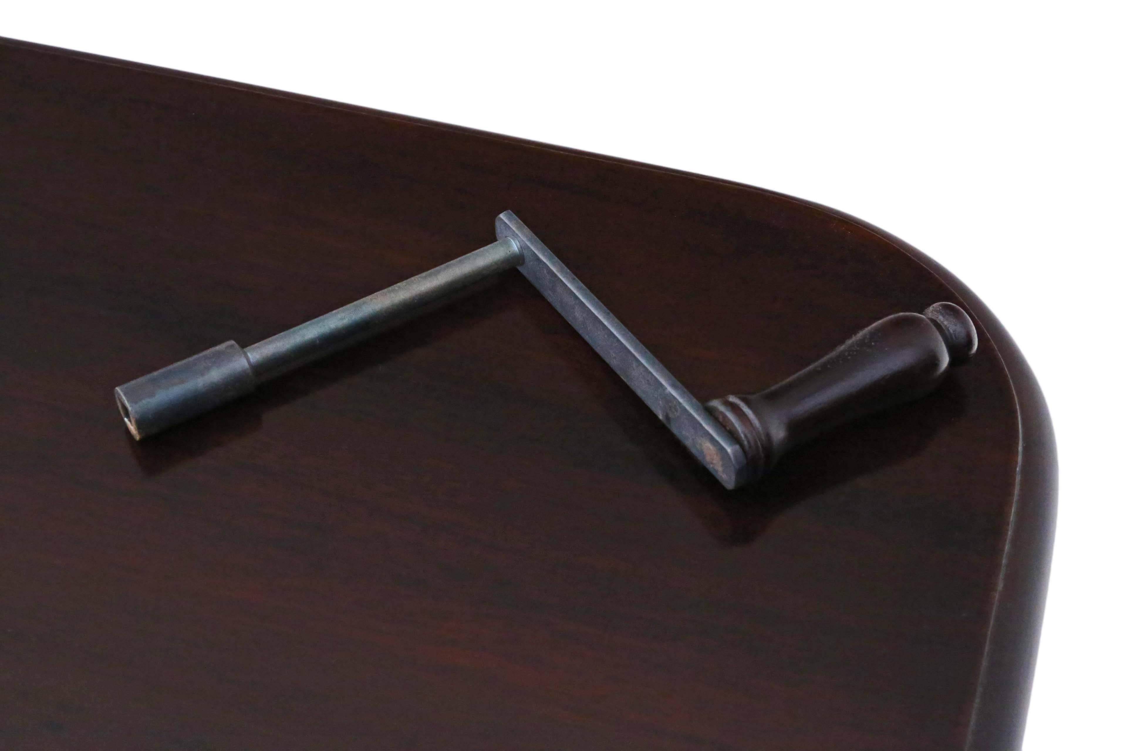 Antique Quality Victorian circa 1900 Mahogany Wind Out Extending Dining Table For Sale 4