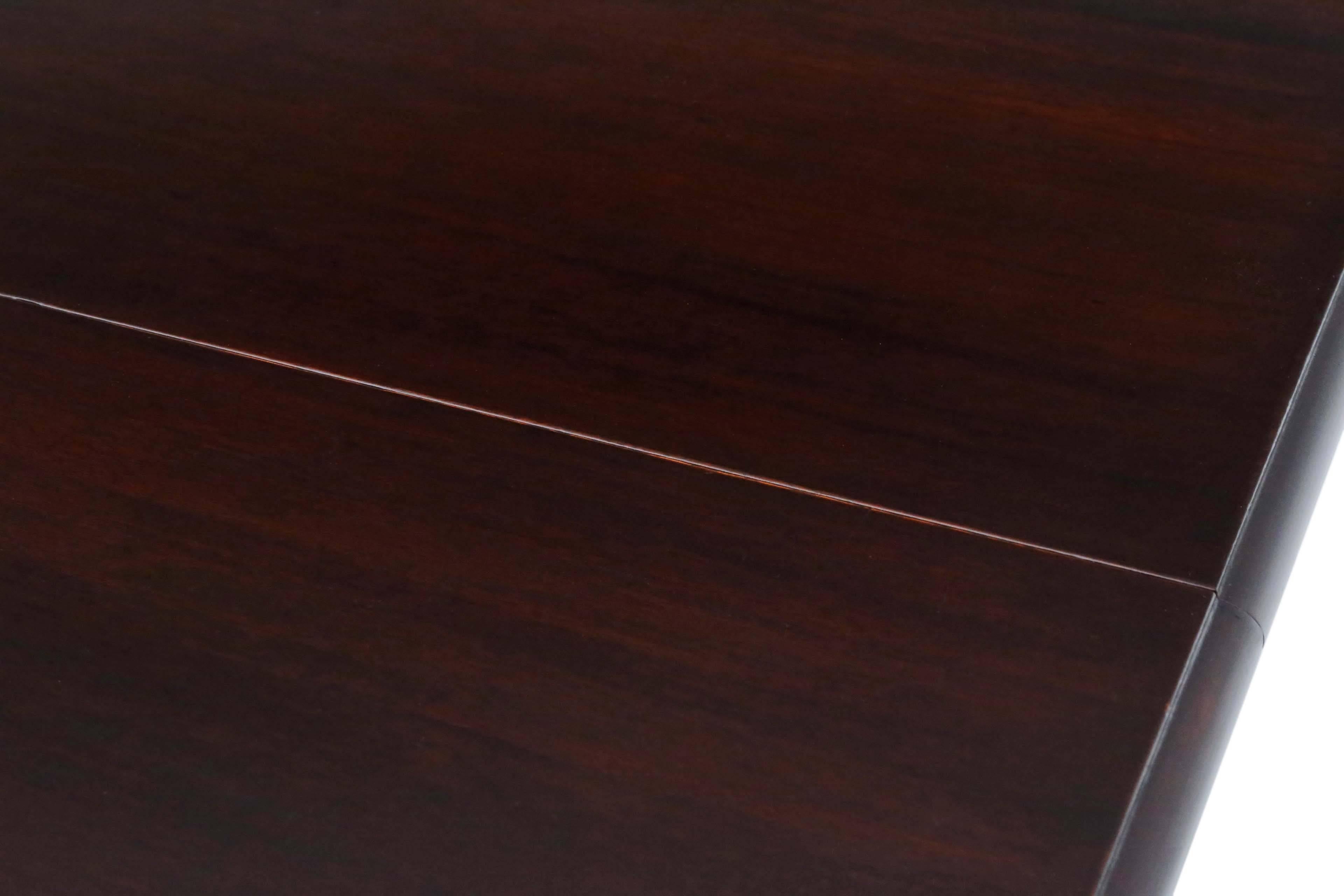 Antique Quality Victorian circa 1900 Mahogany Wind Out Extending Dining Table For Sale 3