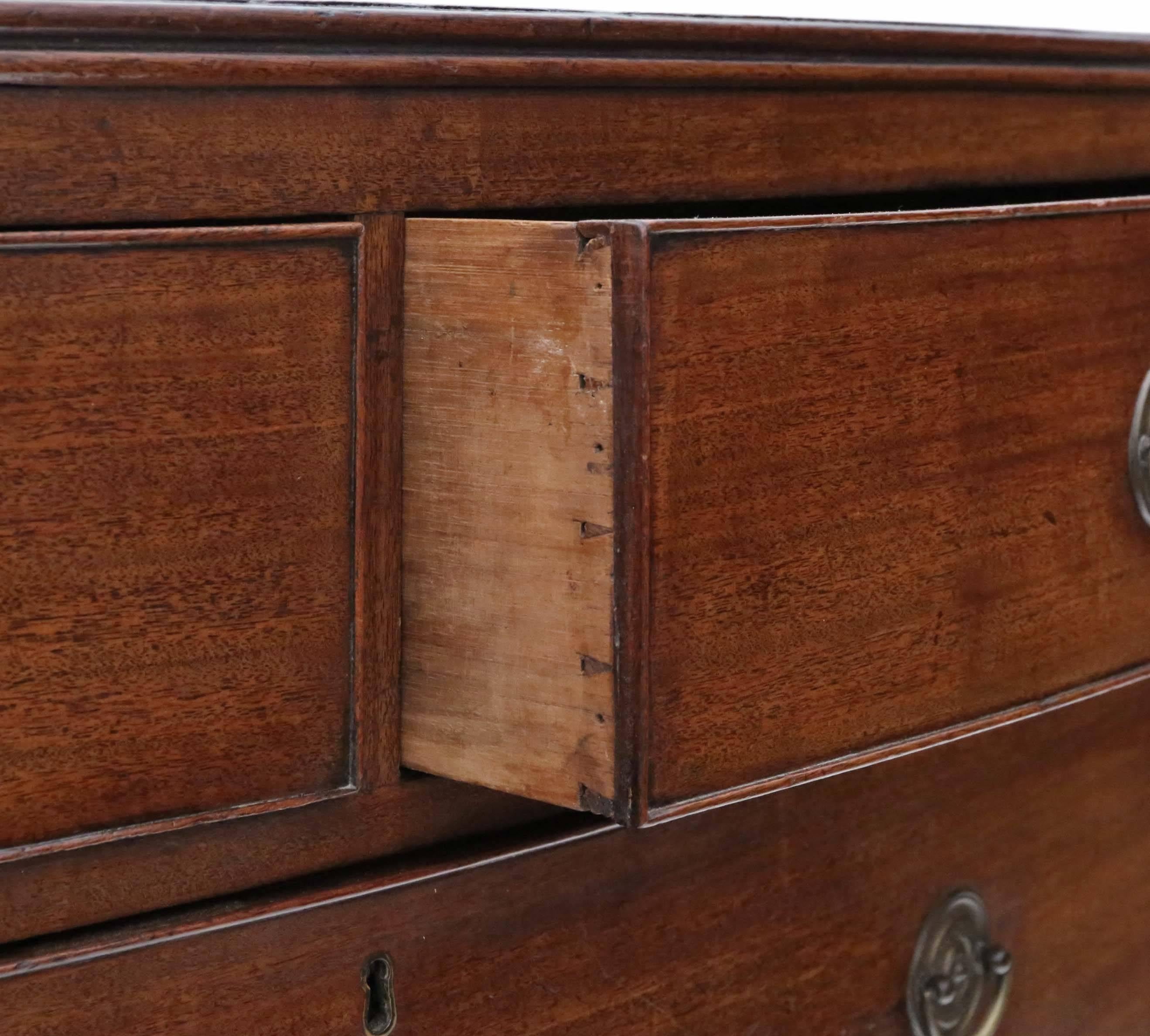 Antique Georgian Mahogany Bow Front Chest of Drawers, circa 1800 4