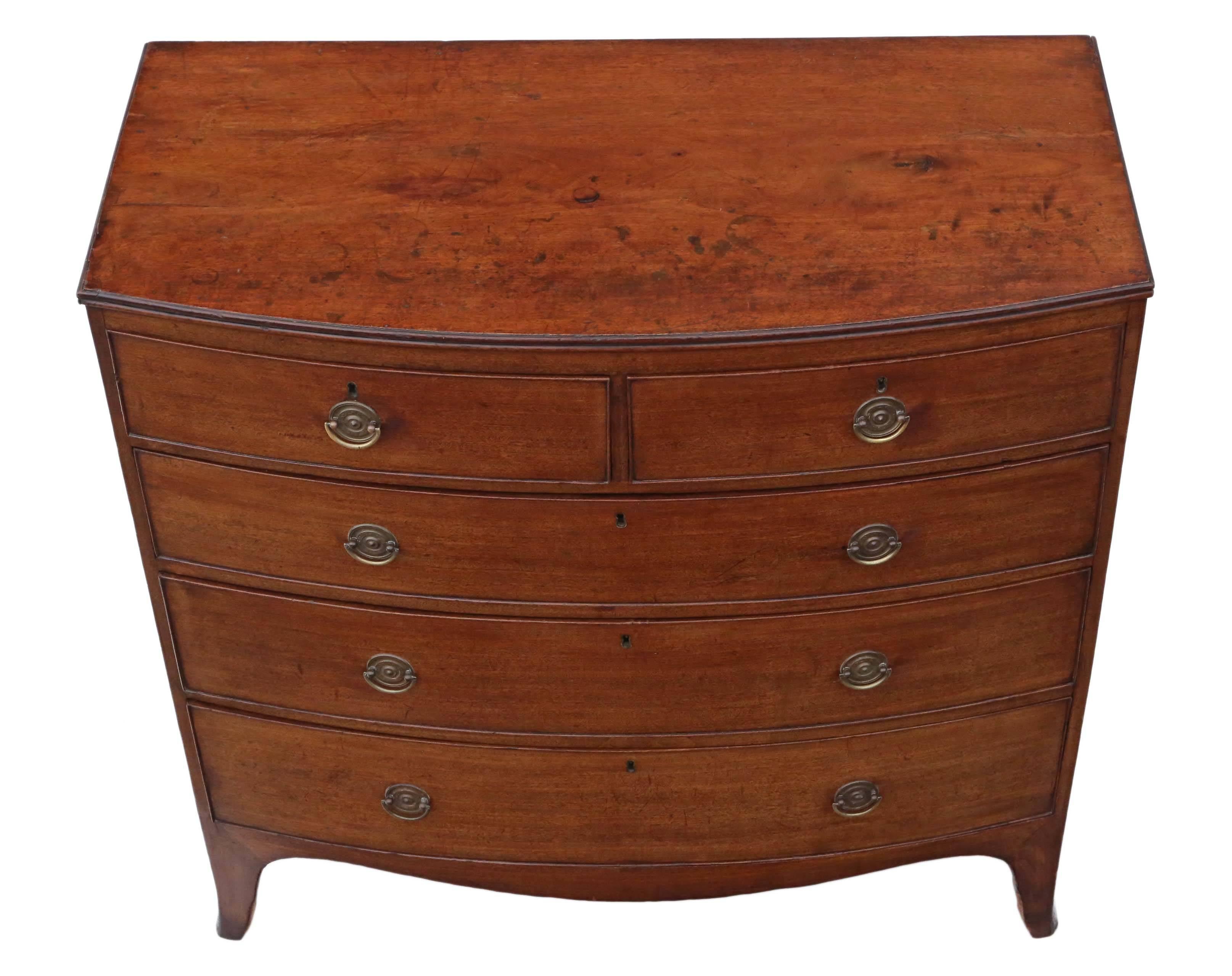 Antique Georgian Mahogany Bow Front Chest of Drawers, circa 1800 1