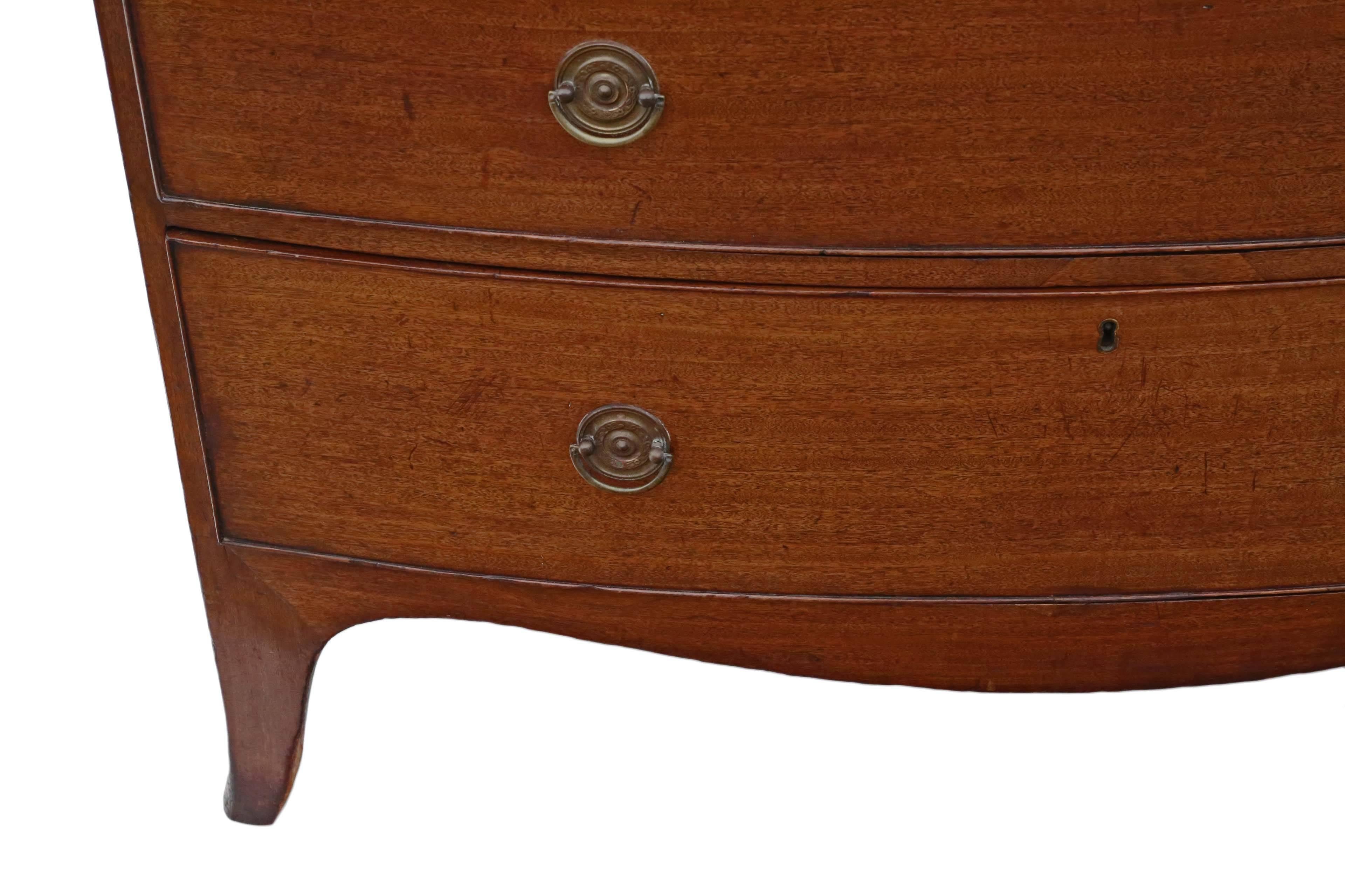 Antique Georgian Mahogany Bow Front Chest of Drawers, circa 1800 In Good Condition In Wisbech, Walton Wisbech