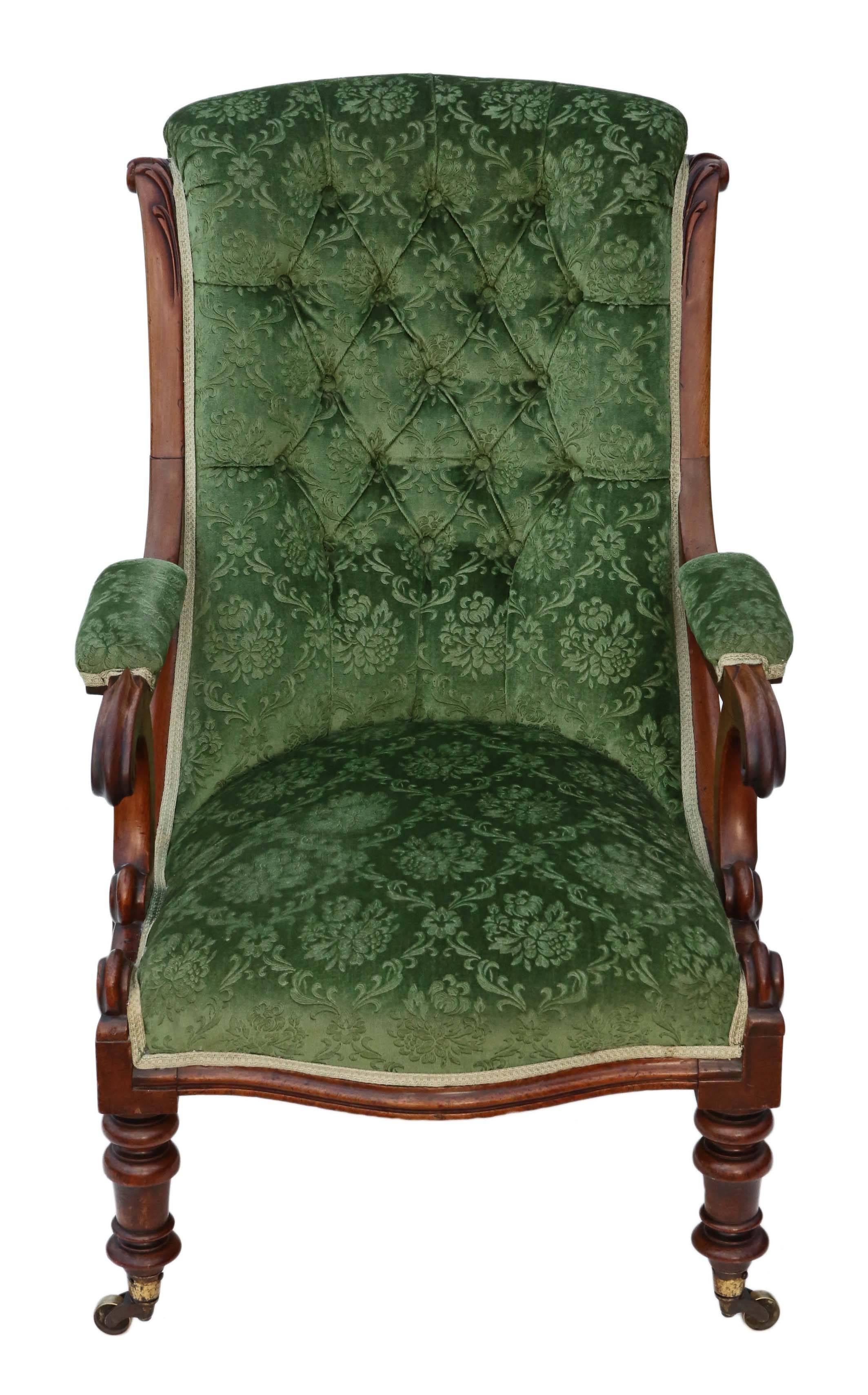 Antique quality William IV, circa 1830-1840 mahogany library armchair.

Solid, no loose joints and no woodworm. Full of age, character and charm. A very decorative chair. The quality leaf green velour button back upholstery is not new, but has