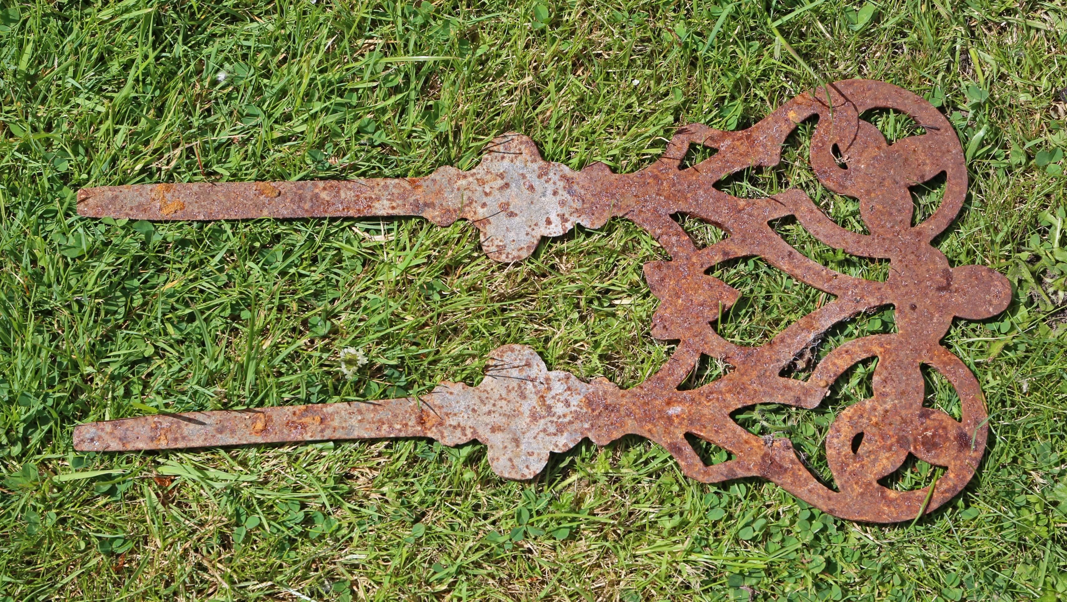 British Antique Quality Set of 34 Early/Mid 20th Century Cast Iron Lawn Edgings For Sale