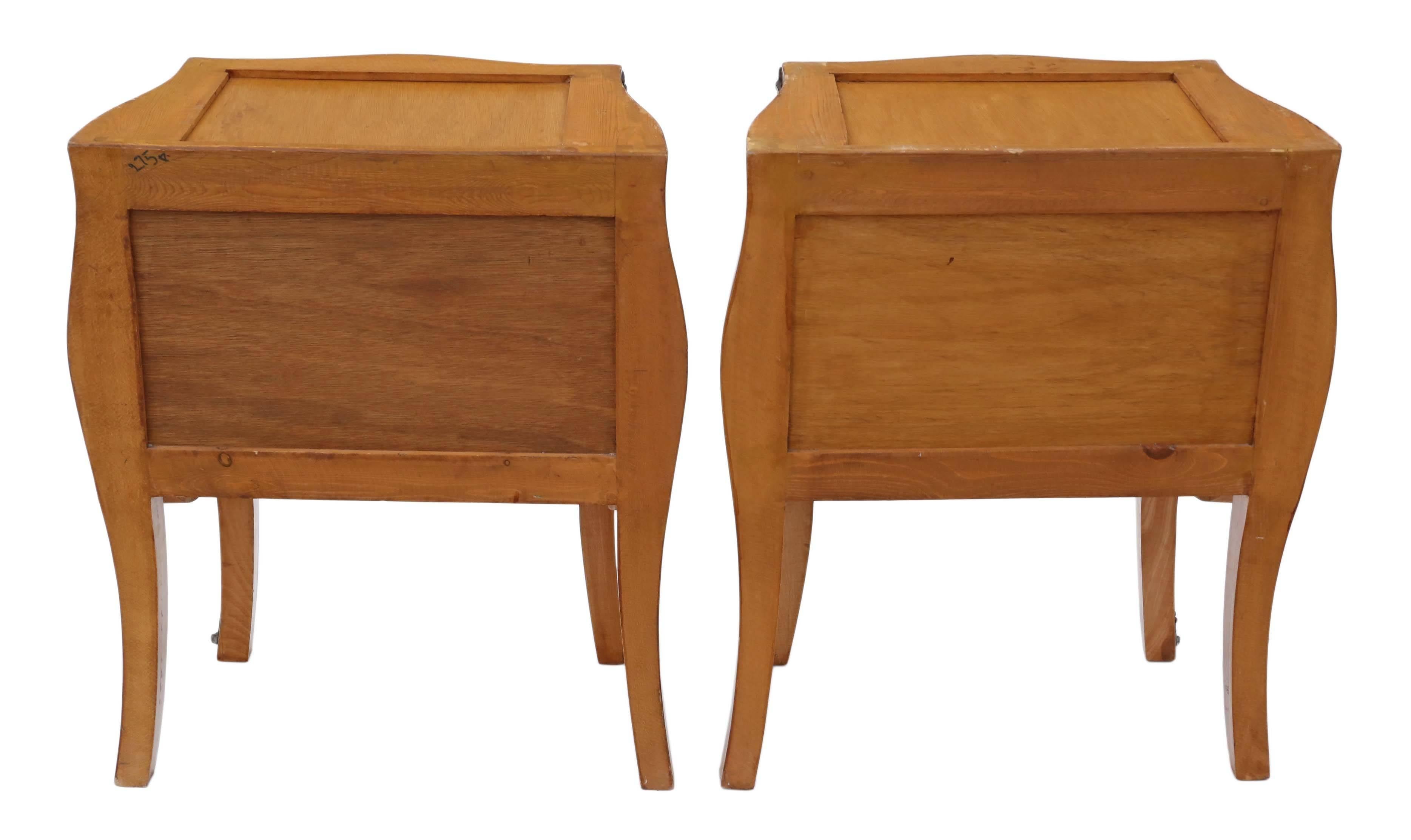 Antique Pair of Bird's-Eye Maple and Marble Bombe Style Bedside Tables Chests For Sale 1