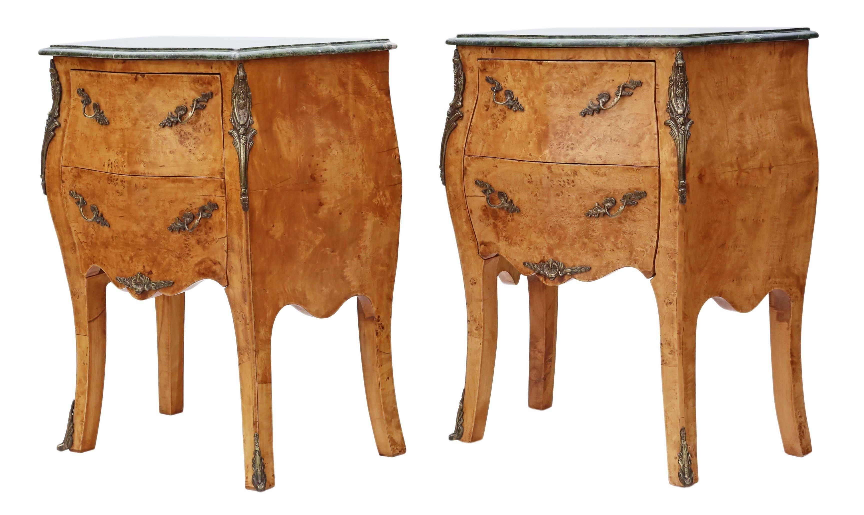 British Antique Pair of Bird's-Eye Maple and Marble Bombe Style Bedside Tables Chests For Sale