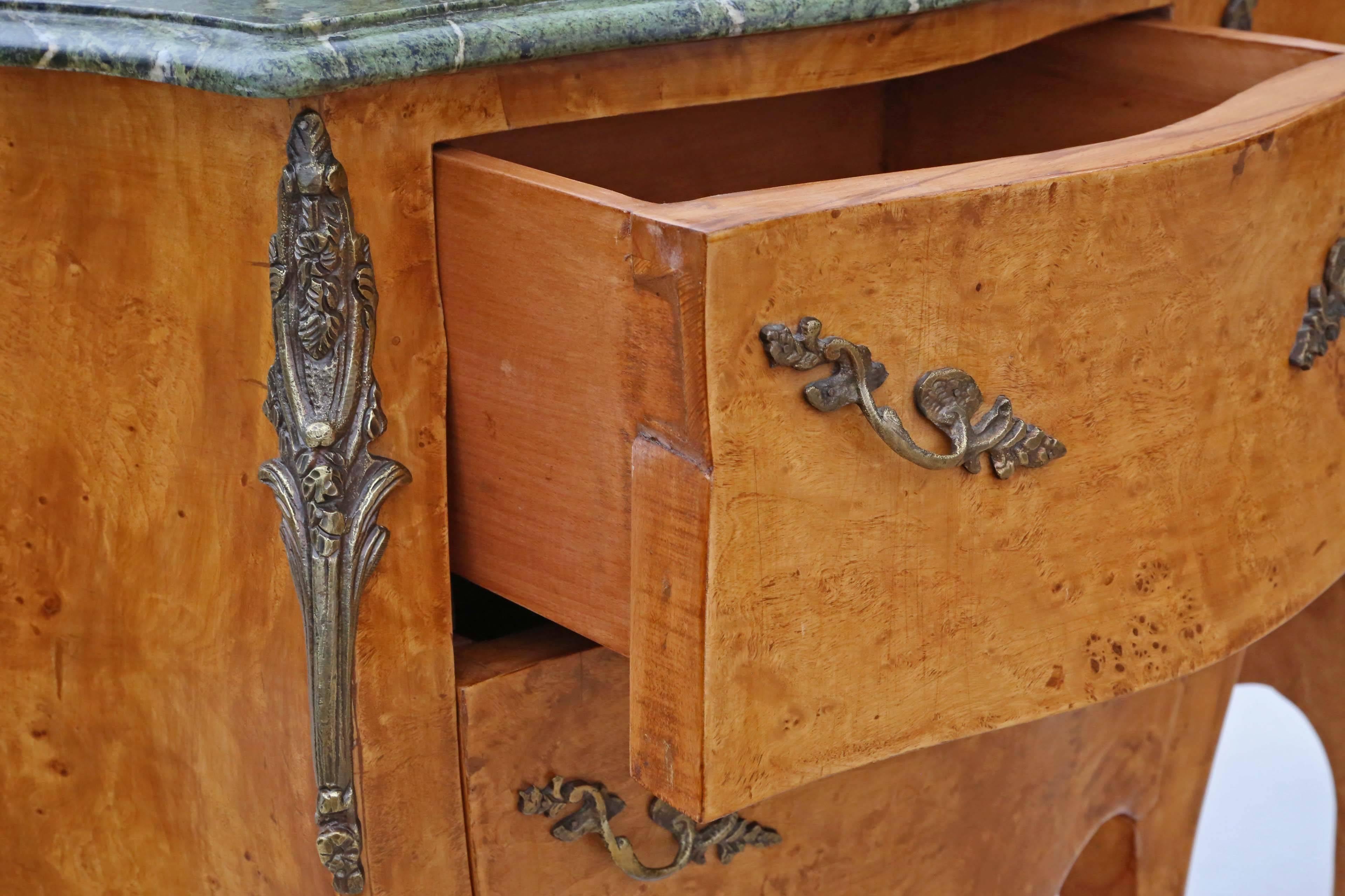 Louis XV Antique Pair of Bird's-Eye Maple and Marble Bombe Style Bedside Tables Chests For Sale