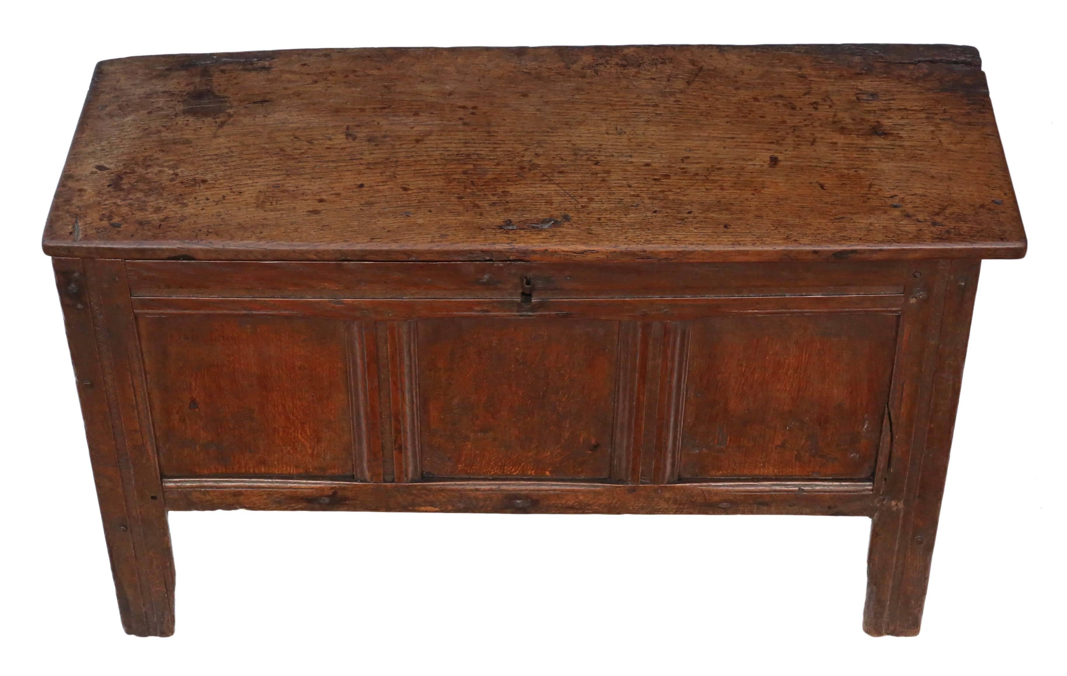 Antique 18th century and later Georgian oak coffer or mule chest.

Solid and strong, with no loose joints. Full of age, character and charm.

Would look great in the right location!

Overall maximum dimensions: 102cmW x 38cmD x 64cmH