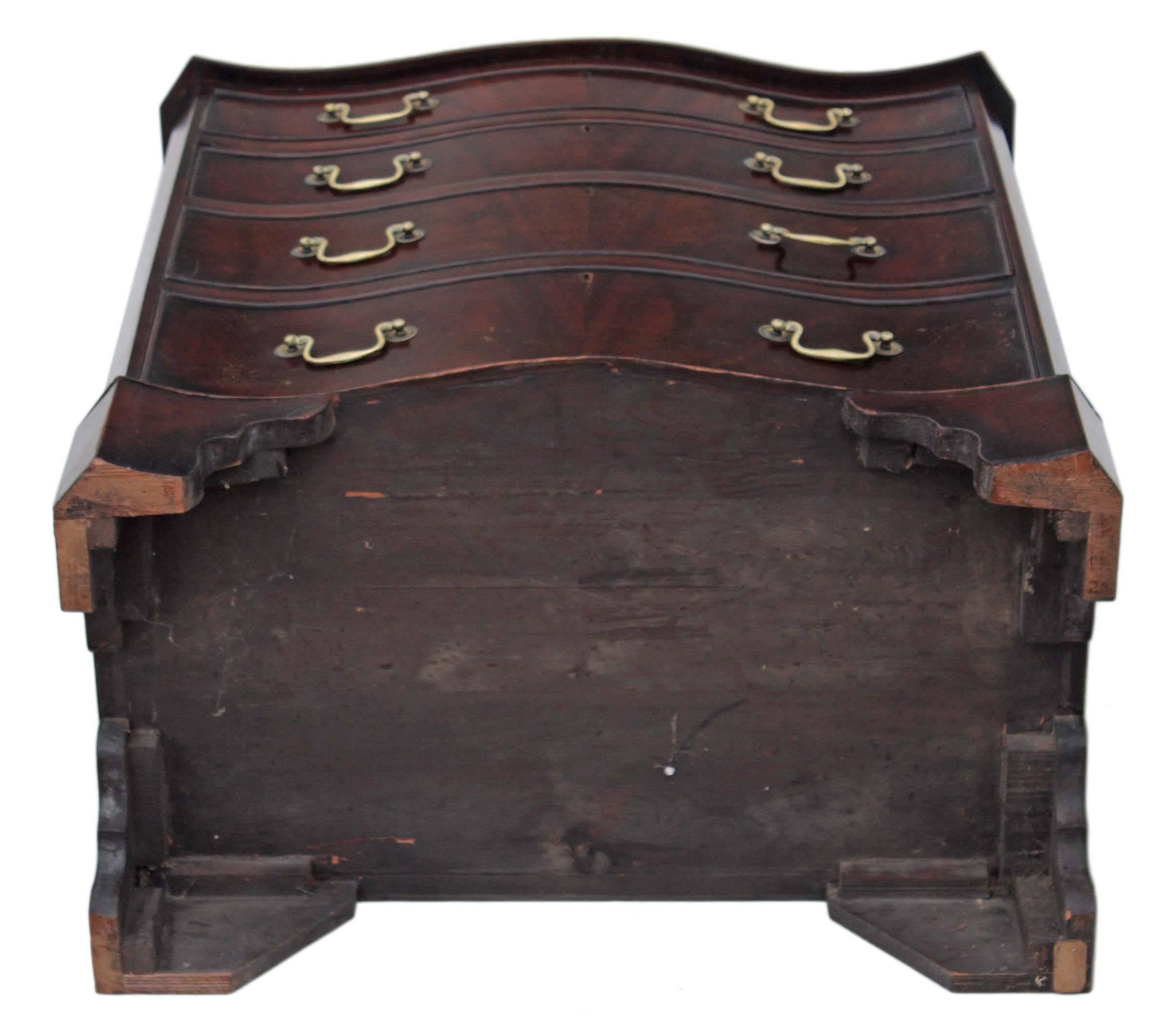 Antique Quality Georgian Revival Small Mahogany Serpentine Chest of Drawers For Sale 5