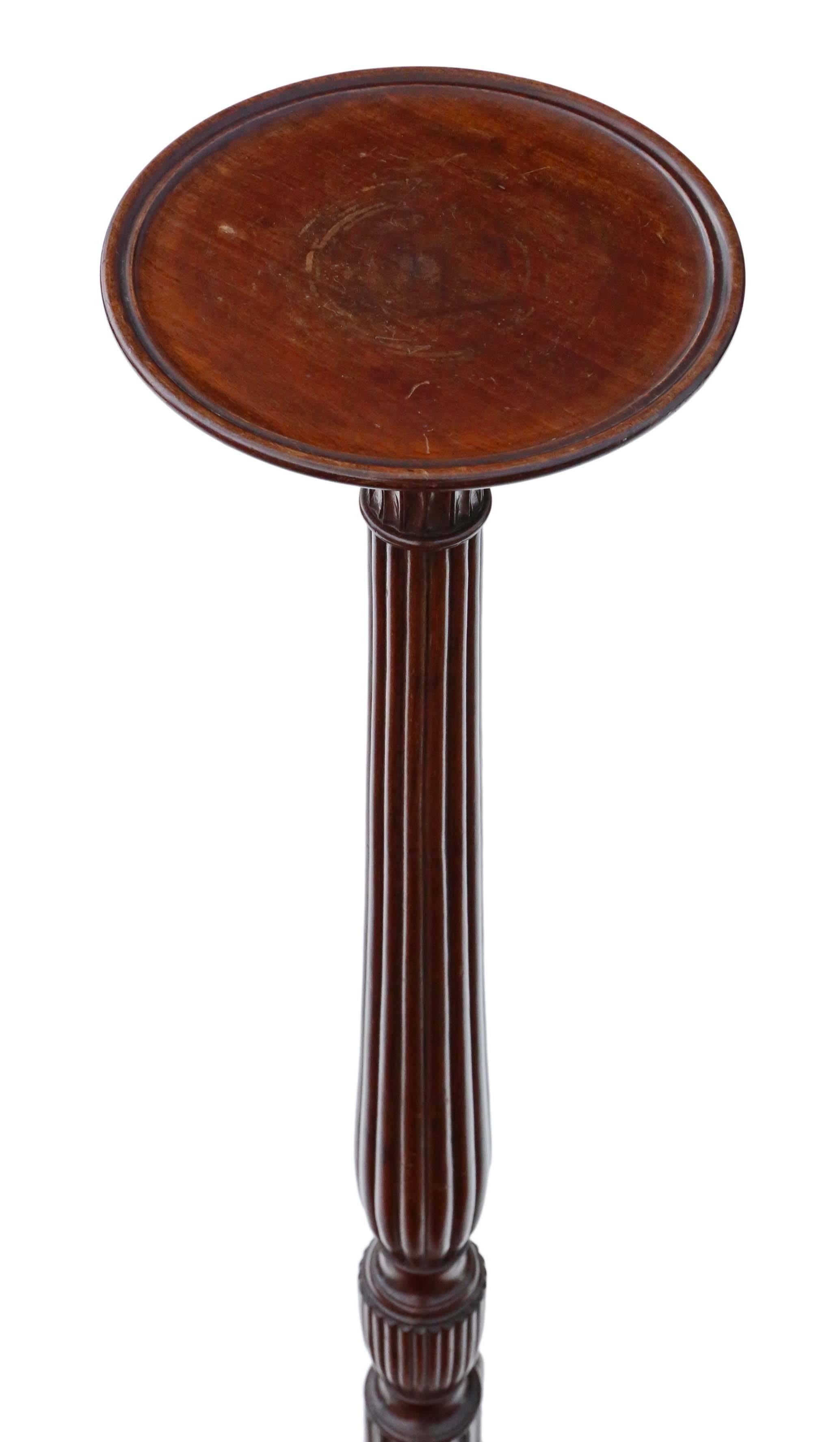 Antique early 20th century mahogany torchiere or jardinière table pedestal stand.

This item is fine quality, solid and heavy, with no loose joints. Very stable.

No woodworm.

An attractive piece with a lovely fluted stem and a quality