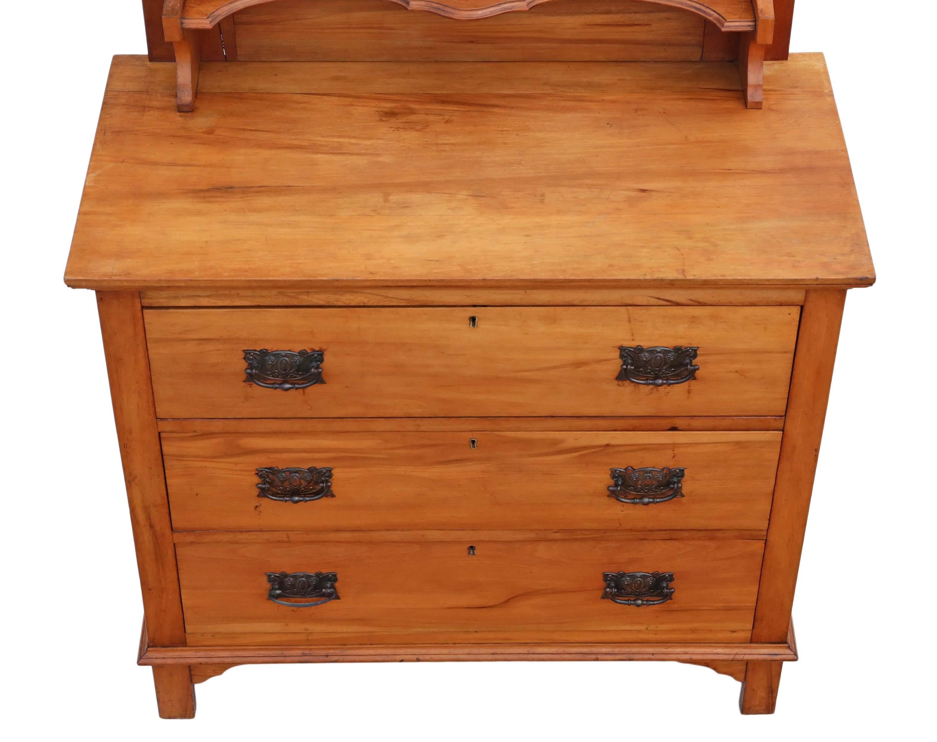 Antique Art Nouveau circa 1910 satinwood dressing table or chest of drawers.

This is a lovely item, that is full of age, charm and character.

Solid with no loose joints.

The drawers slide freely.

An attractive piece, whose bevel edge