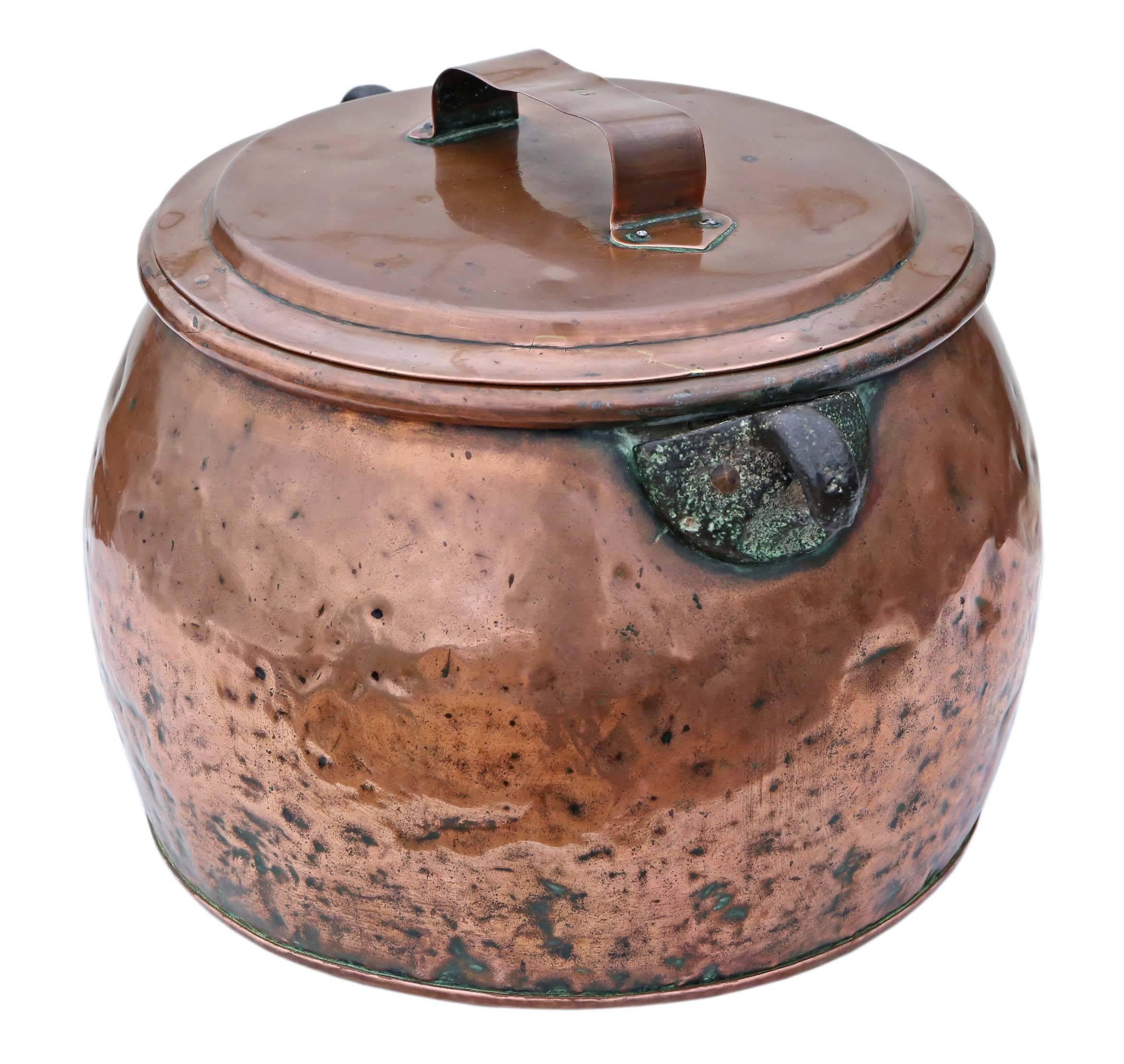 Antique large Victorian copper cook pot with a lid. Would also make a great planter.

This is a lovely large piece, that is full of age, charm and character. Cast iron handles.

A beautiful age and patina, would look amazing in the right