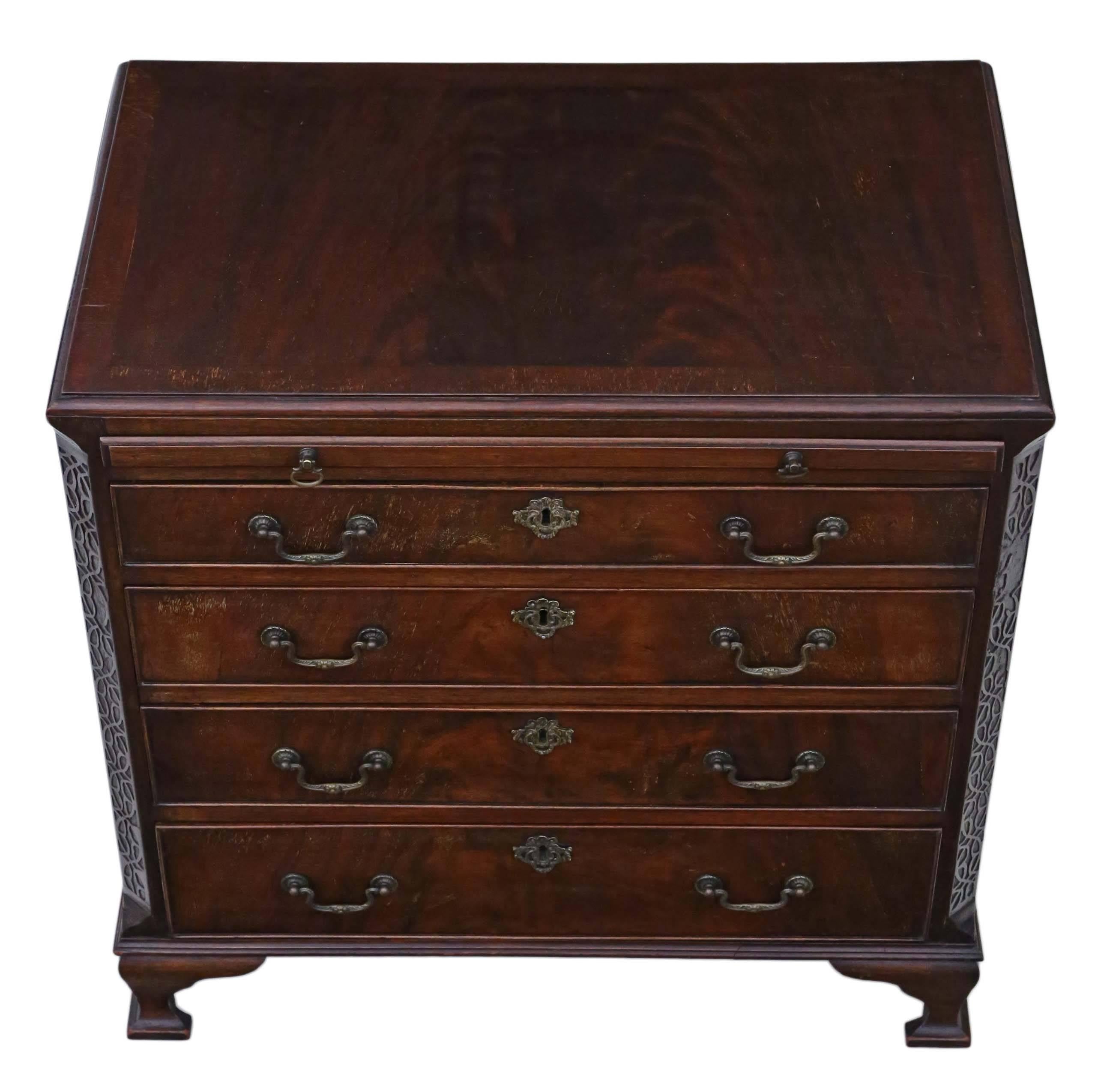 Antique quality small Georgian revival, circa 1910 mahogany chest of drawers. Great small size and proportions.

No loose joints and the oak lined drawers slide freely. Fantastic blind fret cut decoration to the canted corners and a brushing