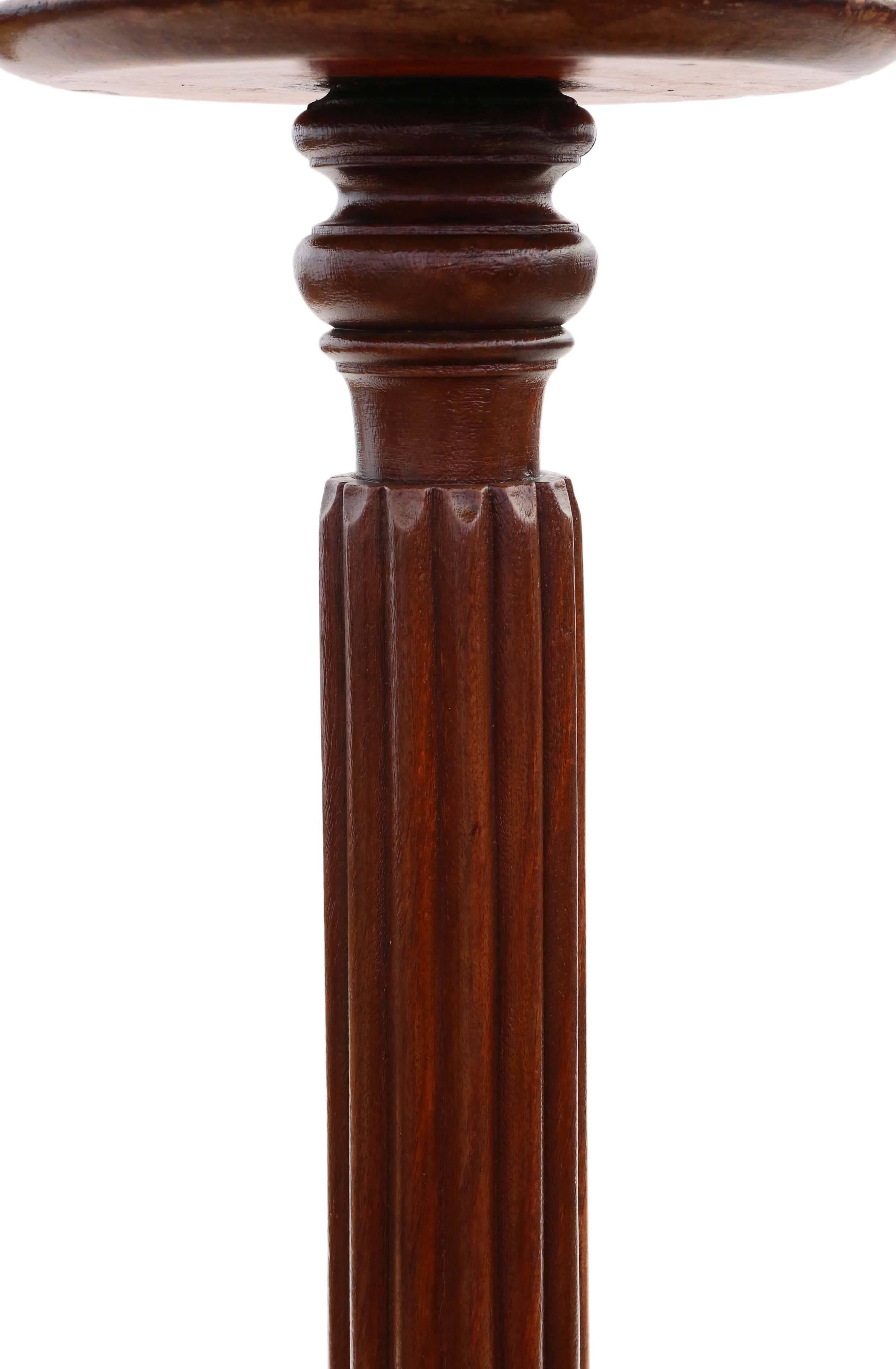 Antique Victorian mahogany torchiere jardiniere stand pedestal plant table.

This item is fine quality, solid and heavy, with no loose joints. Very stable.

No woodworm.

An attractive piece with a lovely melon fluted stem and a quality